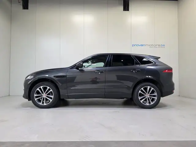 Jaguar F-Pace view 8
