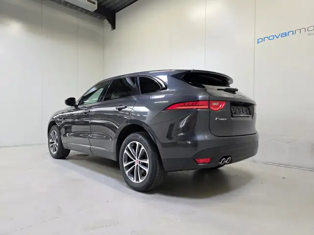 Jaguar F-Pace view 6
