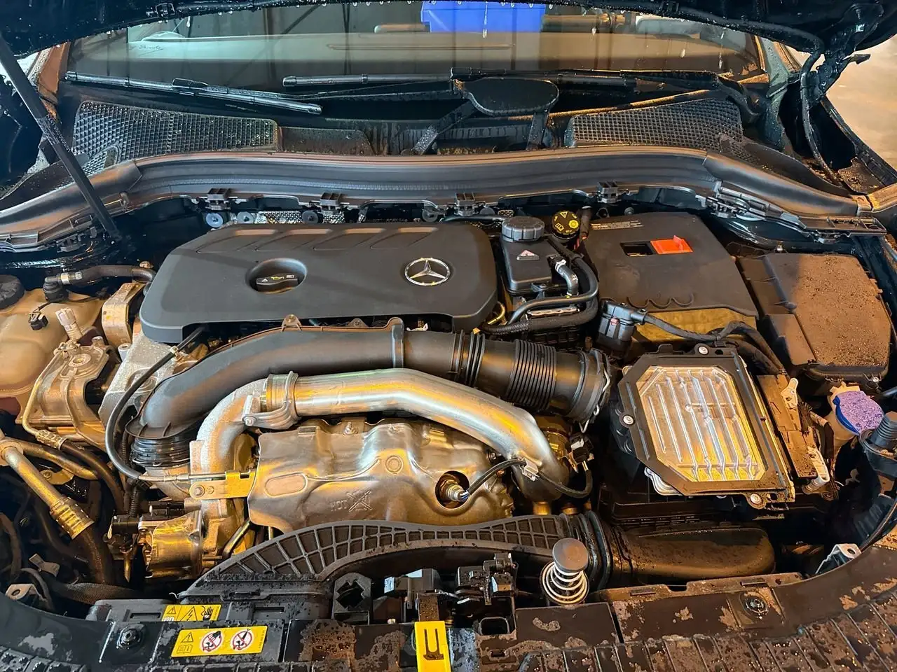 Mercedes-Benz GLA снимка Mercedes-Benz GLA