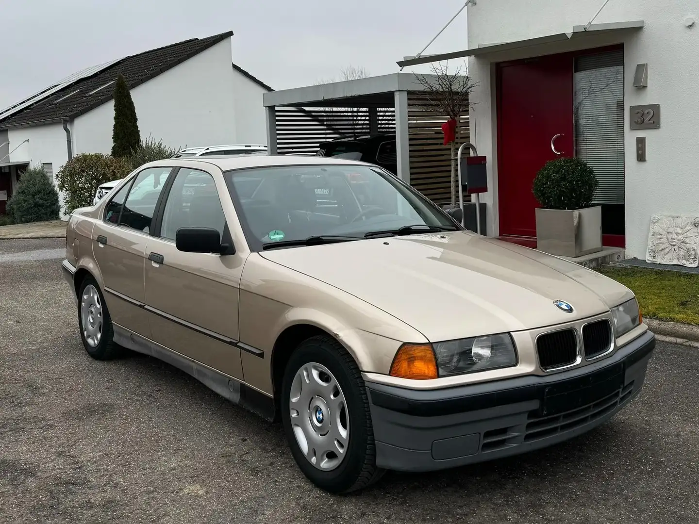 BMW 318 318i Automatik, TÜV NEU! volles Scheckheft! Beige - 1