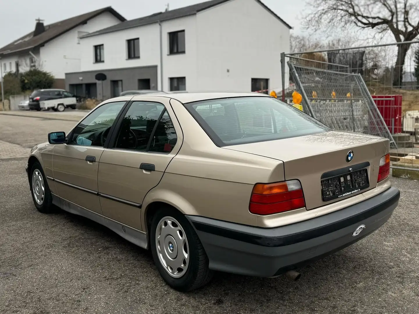 BMW 318 318i Automatik, TÜV NEU! volles Scheckheft! Beige - 2