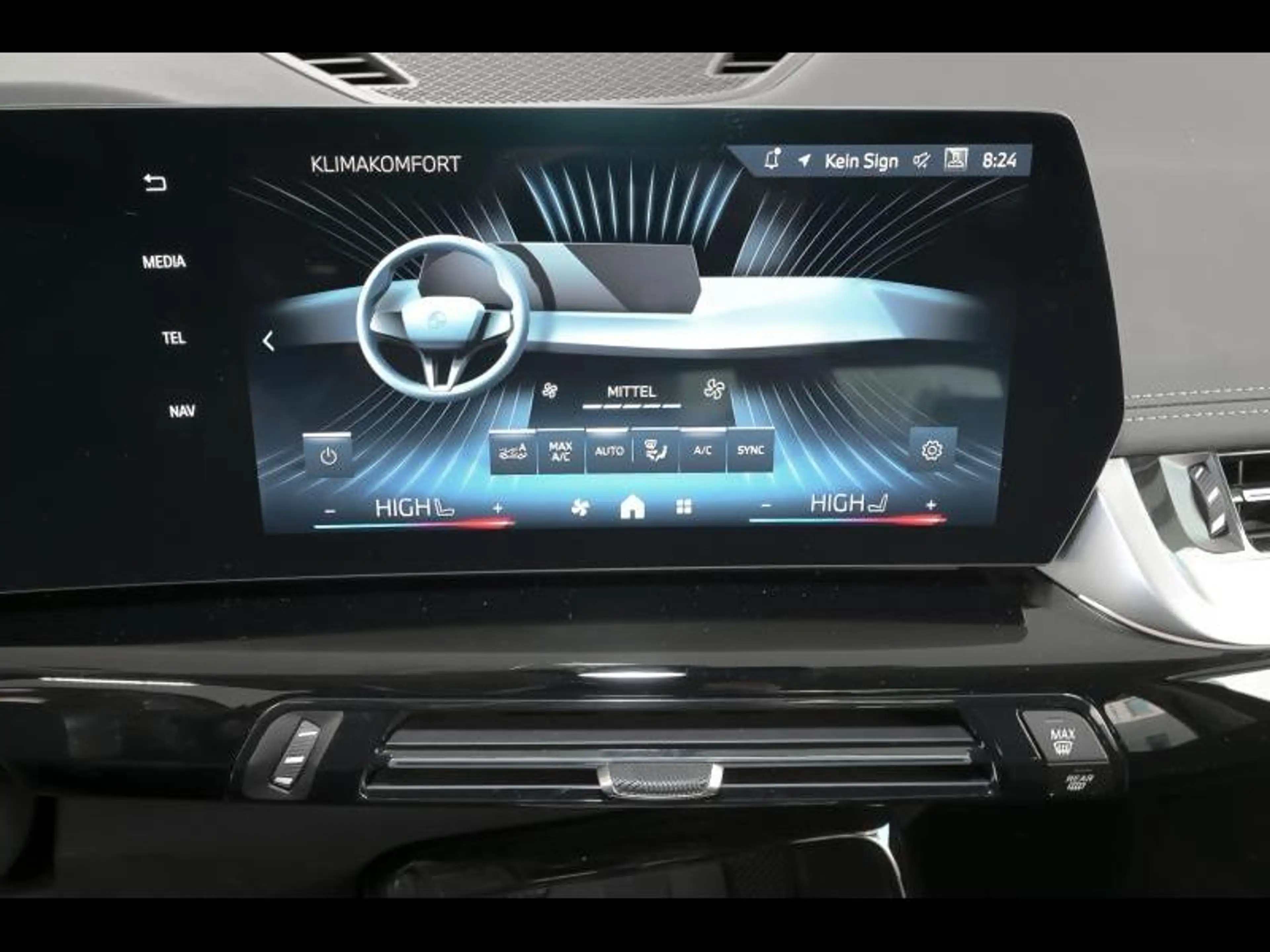 BMW X1 sDrive18i - xLine — photo 12