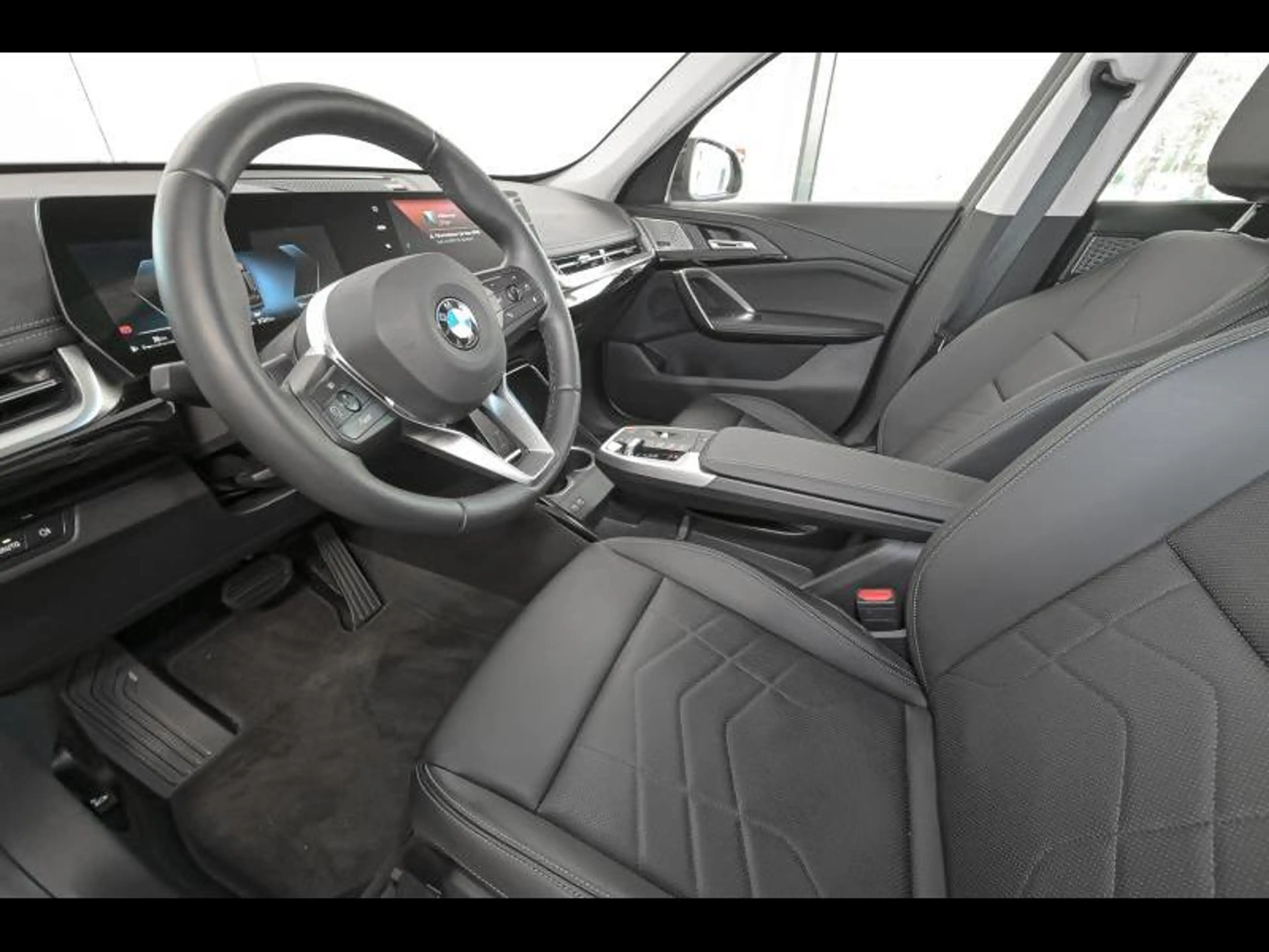 BMW X1 sDrive18i - xLine — photo 6