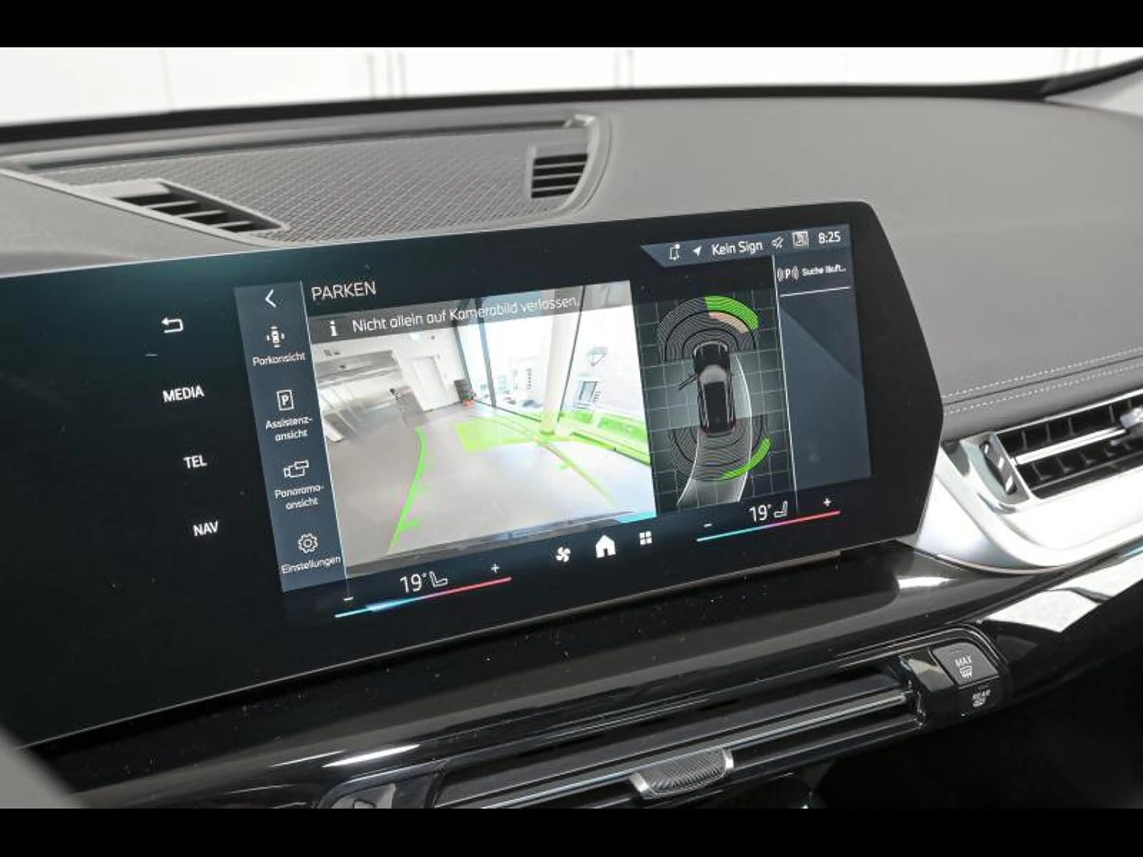 BMW X1 sDrive18i - xLine — photo 15