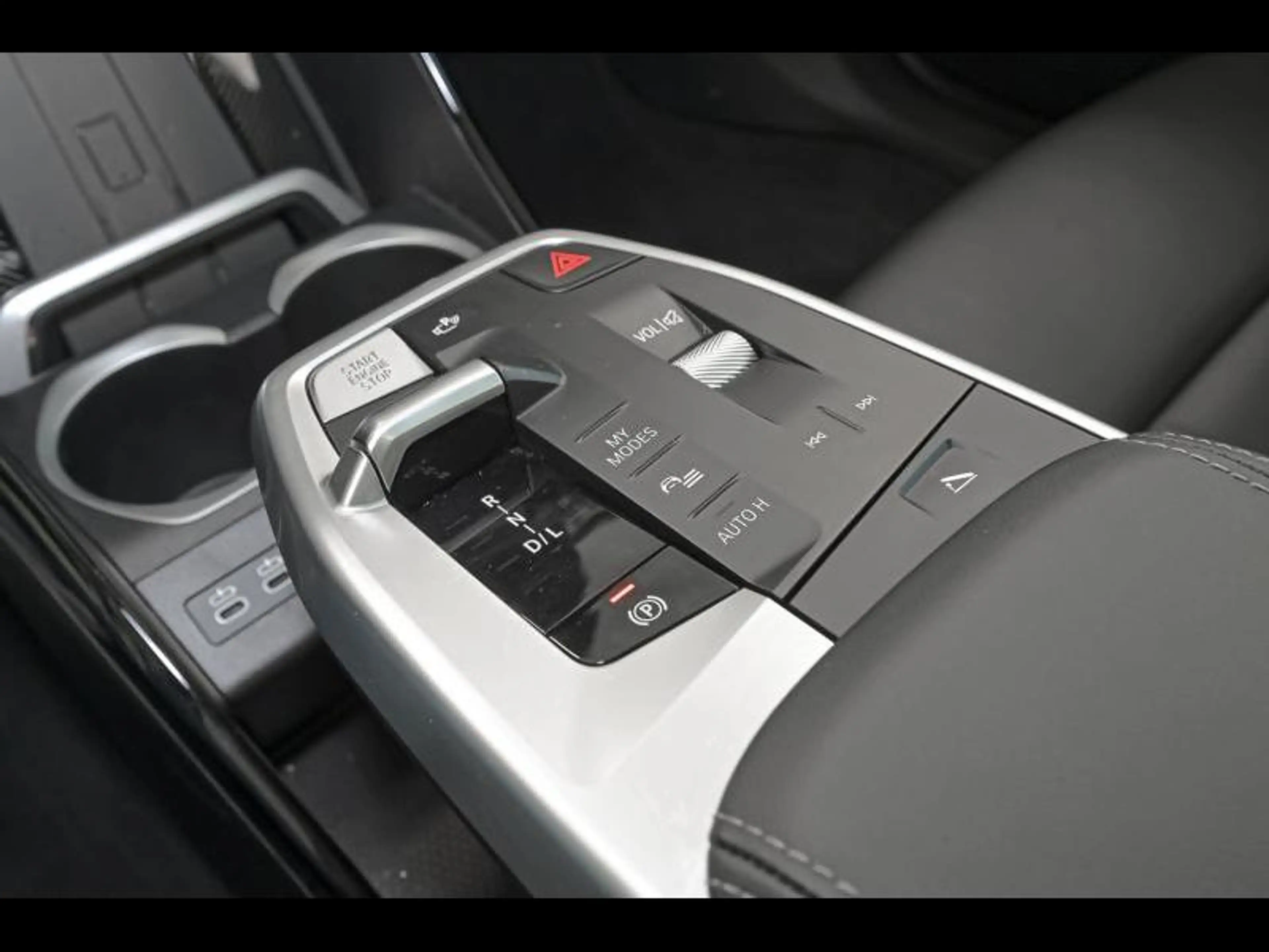 BMW X1 sDrive18i - xLine — photo 11