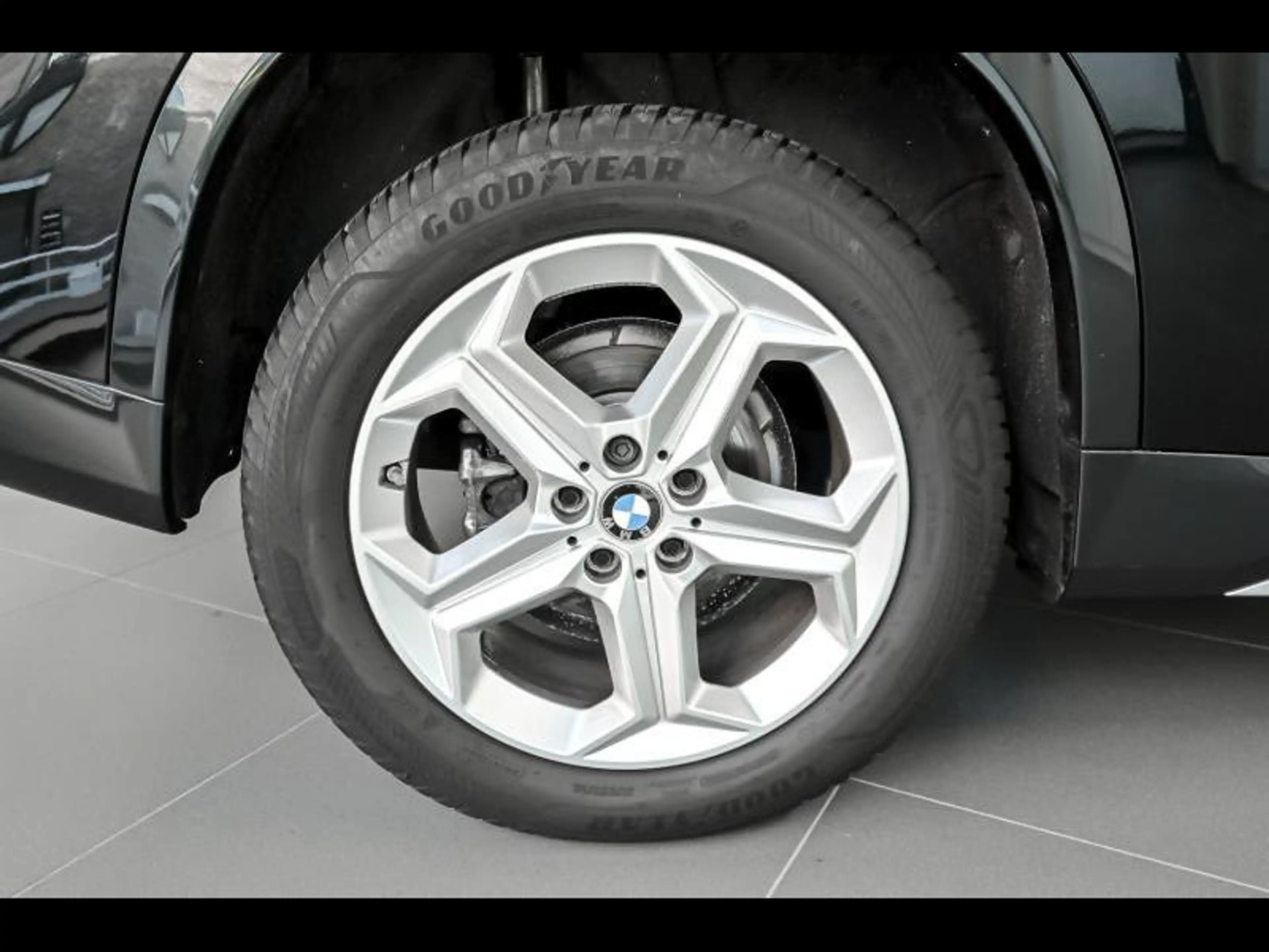 BMW X1 sDrive18i - xLine — photo 8