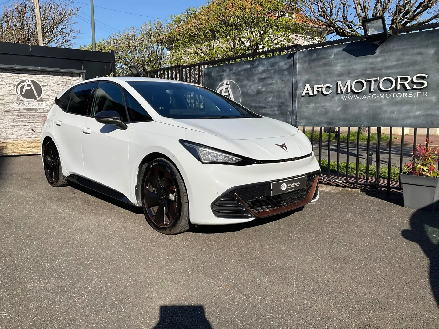 CUPRA Born Born V SPORT 204 CH Bílá - 1