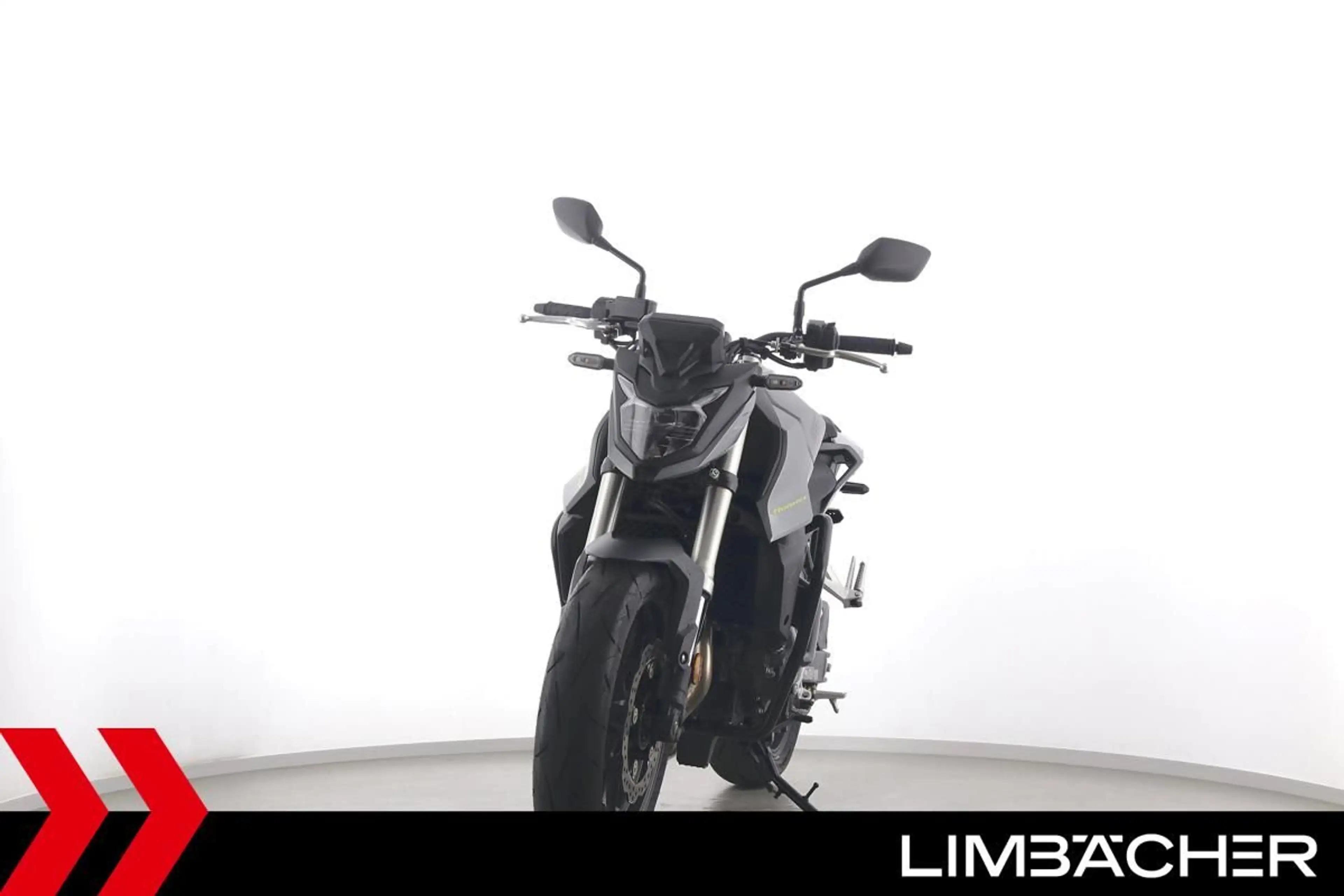 Honda CB 750 HORNET - TC, Fahrmodi, EB, Sturzbügel — photo 3