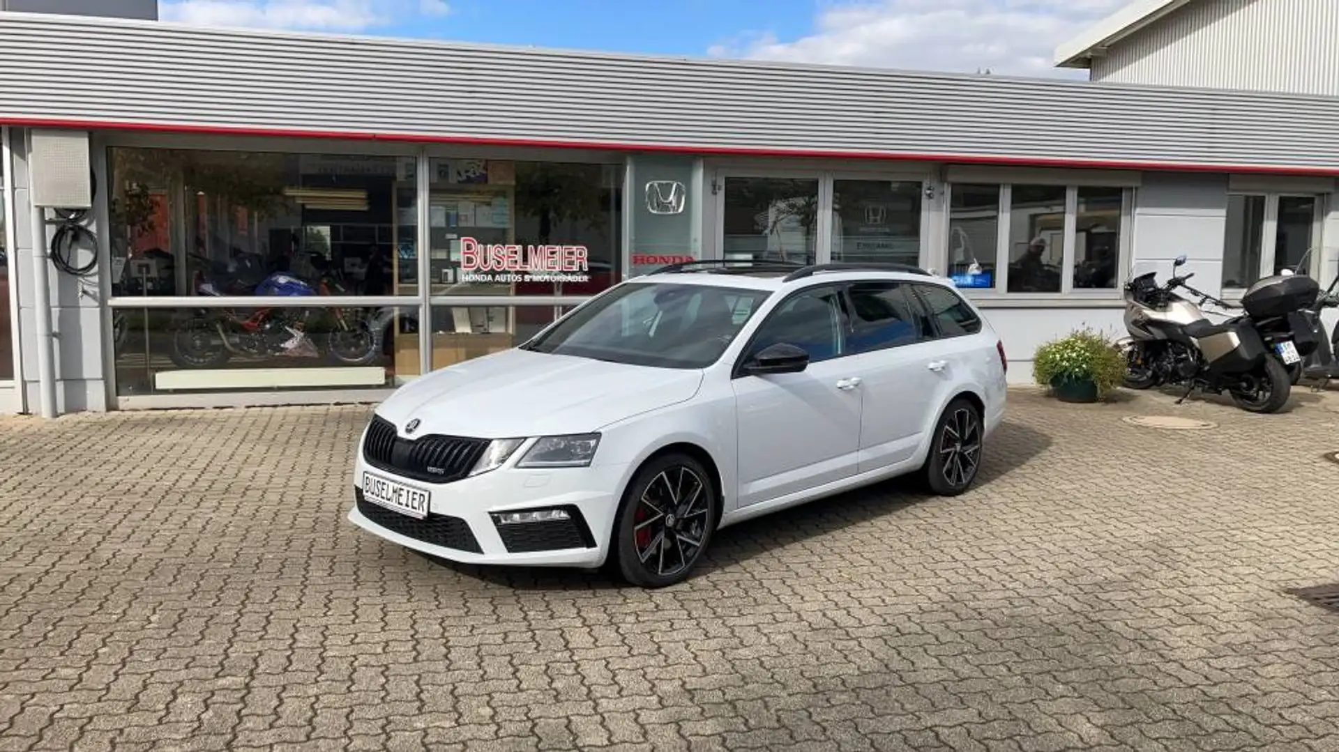 Skoda Octavia RS 245 - AHK Pano VIRTUAL DSG ACC Blanc - 1
