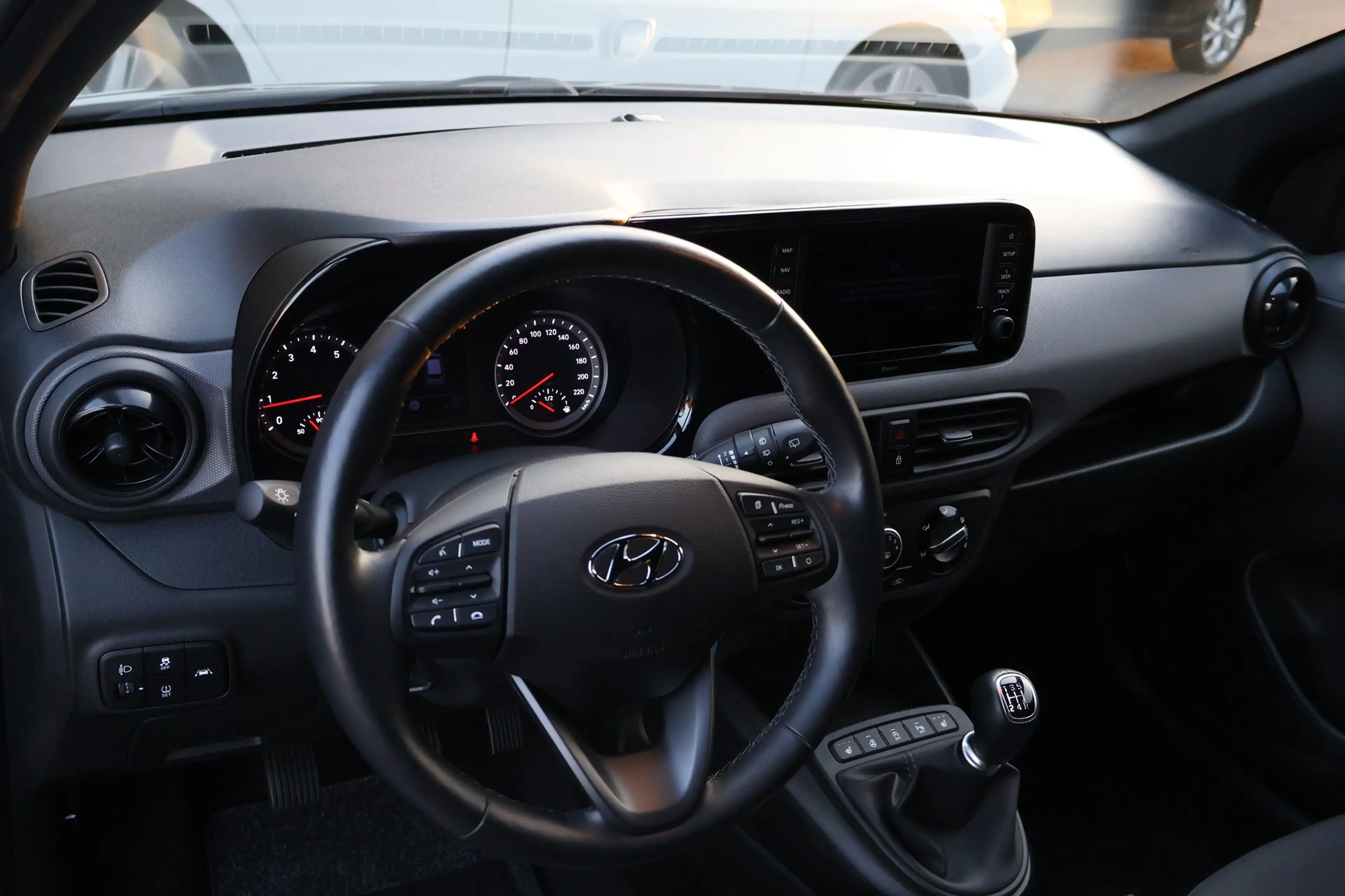 Hyundai i10 1.0 Trend Navi ACC DAB Tempomat Kamera Klima — photo 8