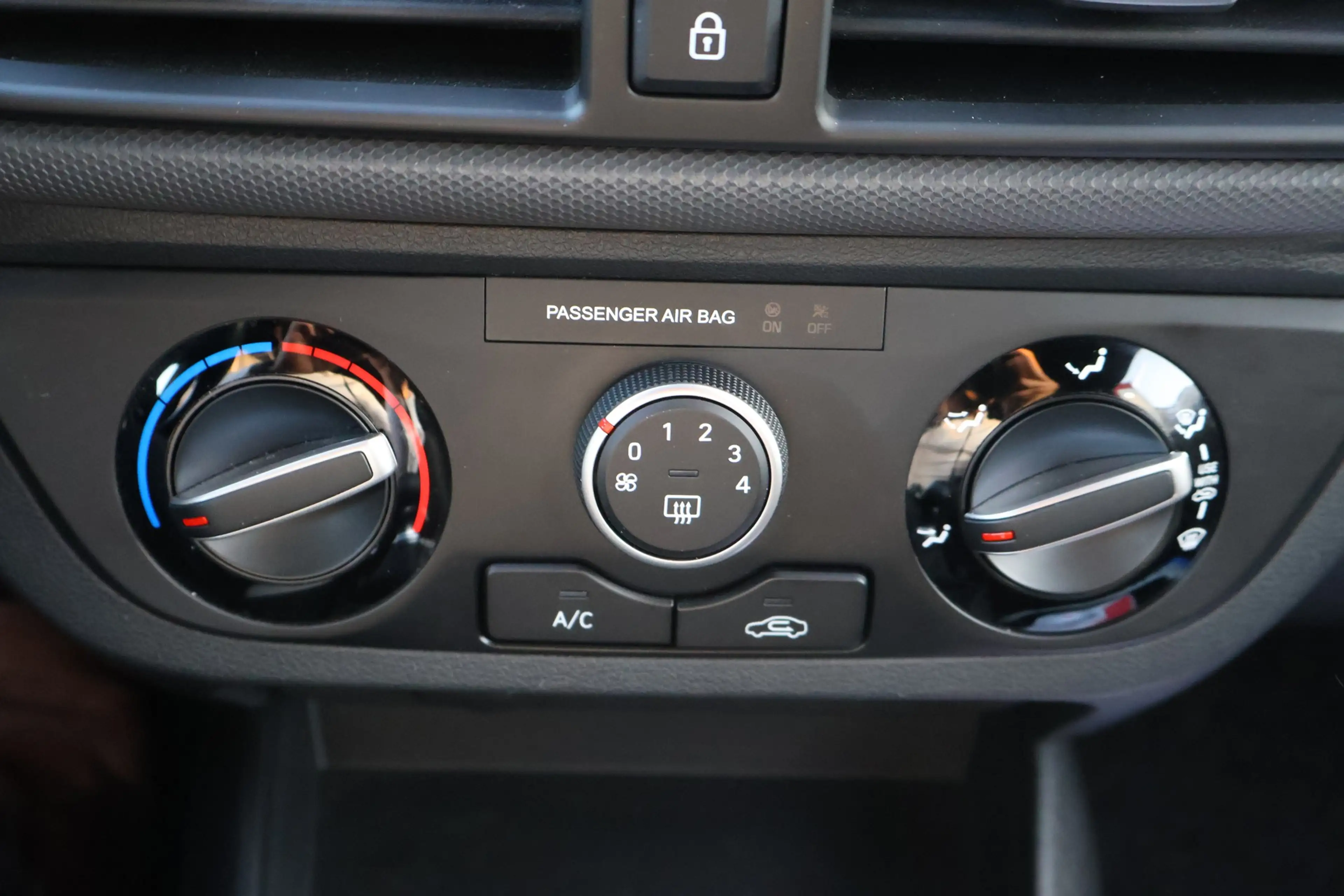 Hyundai i10 1.0 Trend Navi ACC DAB Tempomat Kamera Klima — photo 17