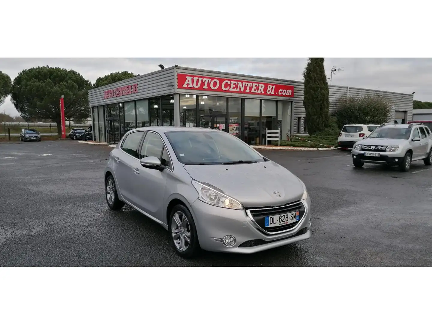Peugeot 208 1.2i PureTech 82 Allure Gris - 1