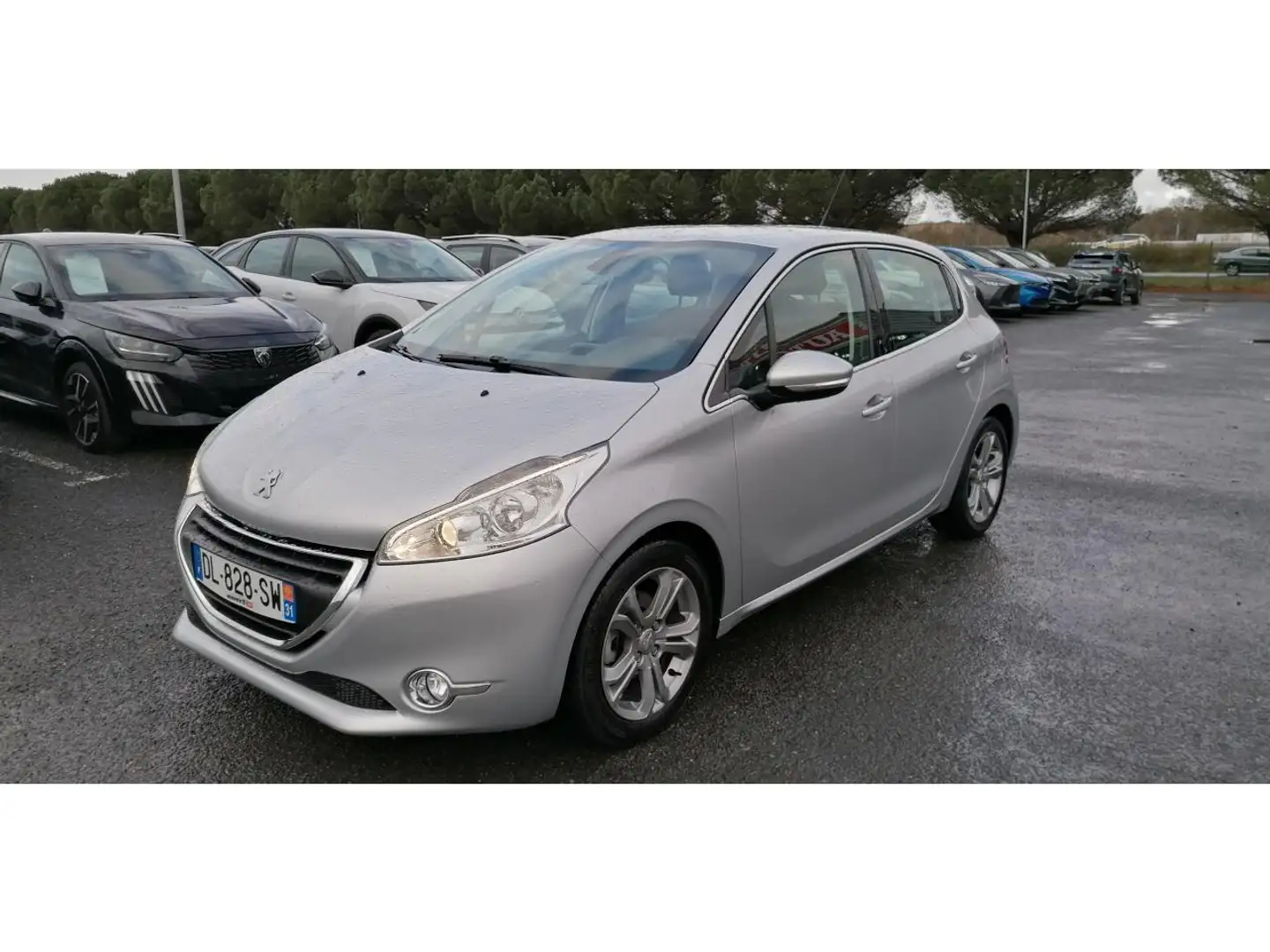Peugeot 208 1.2i PureTech 82 Allure Gris - 2