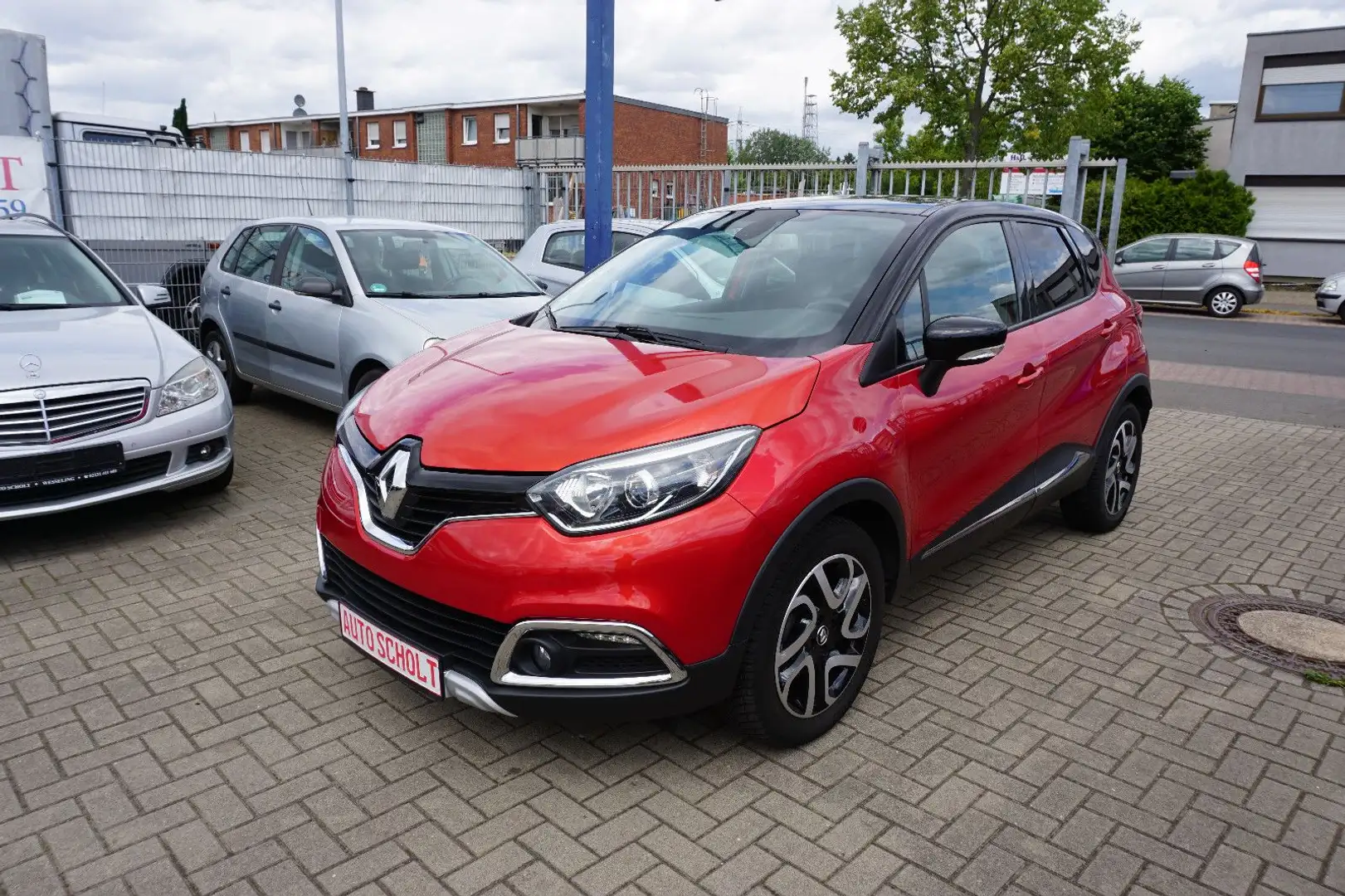Renault Captur ENERGY TCe 120 EDC XMOD *** AUTOMATIK *** Czerwony - 2
