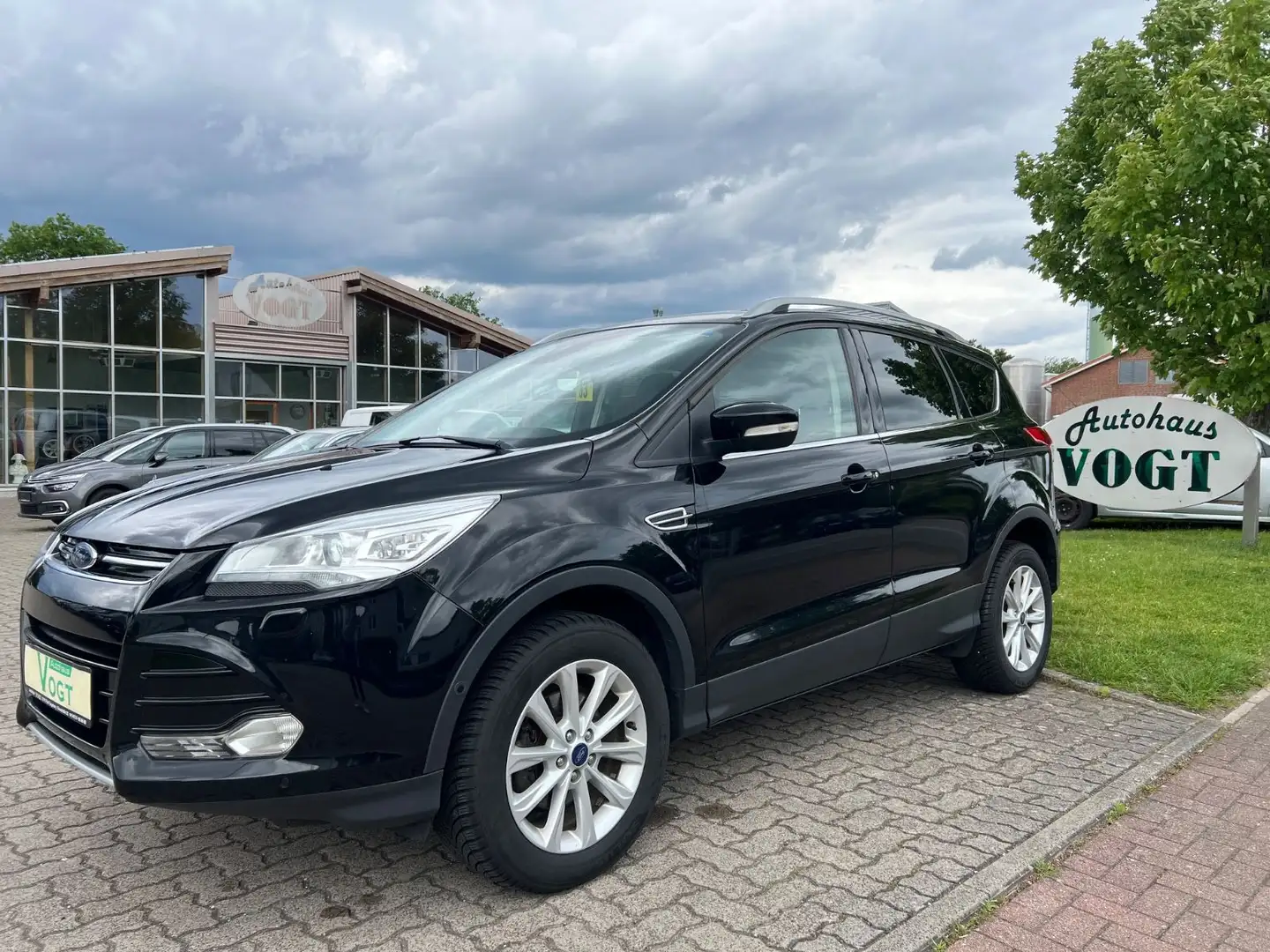 Ford Kuga Titanium 1.5 PANO/SHZ/TEMP/PDC Schwarz - 1