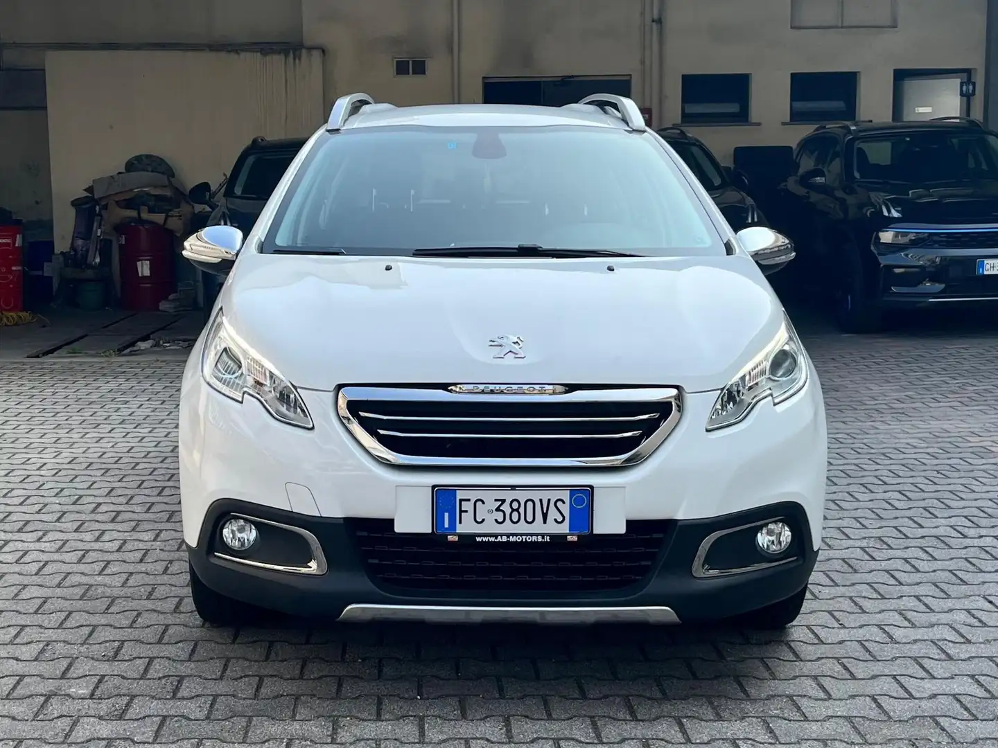 Peugeot 2008 1.2 PureTech 82 CV Allure Weiß - 2