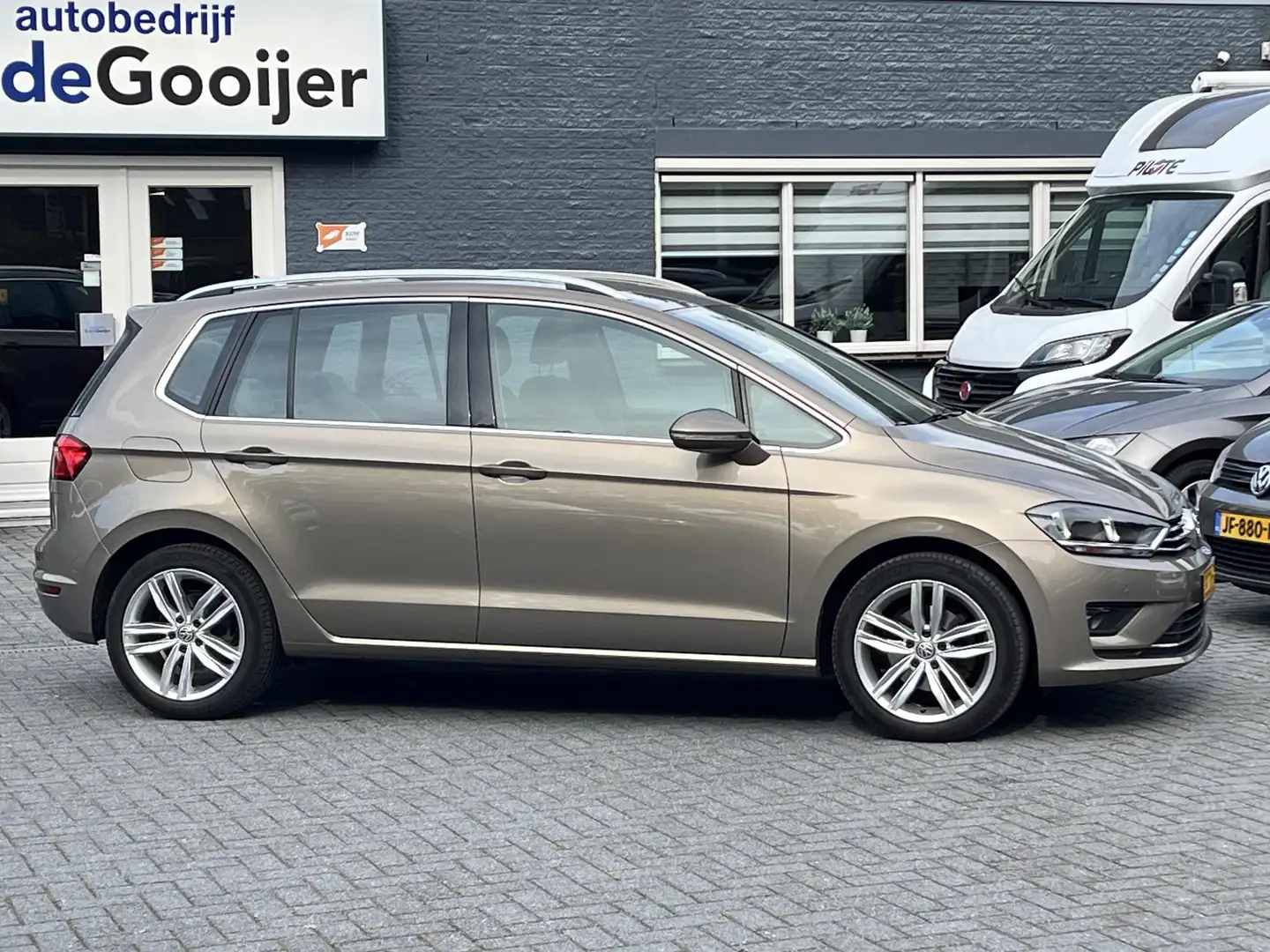 Volkswagen Golf Sportsvan 1.4 TSi DSG Highline | NAV. | TREKHAAK | PDC V+A | Beige - 2