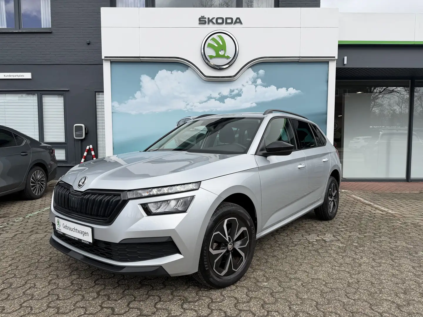 Skoda Kamiq 1.0 TSI Ambition Plateado - 1