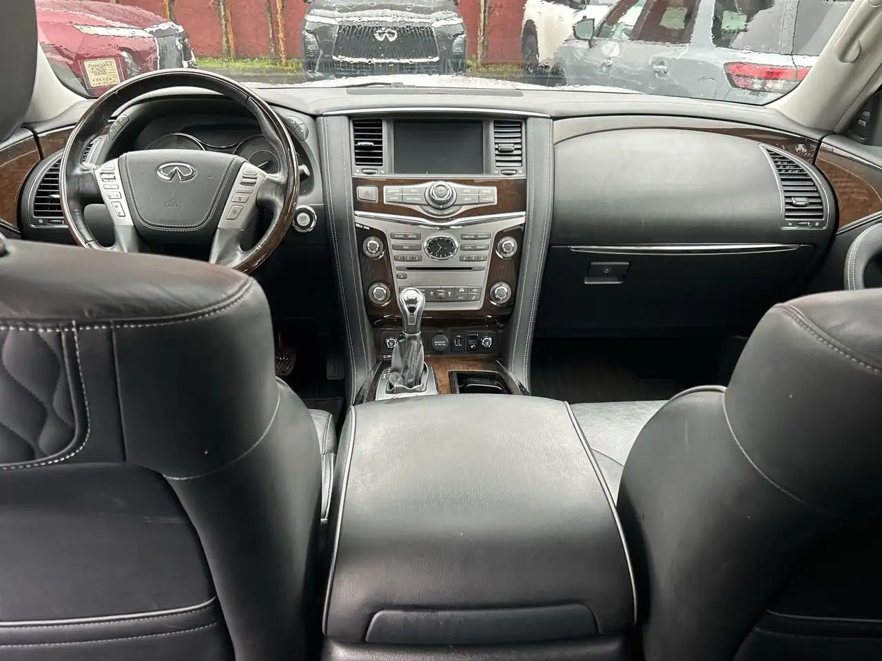 Infiniti QX80 снимка Infiniti QX80