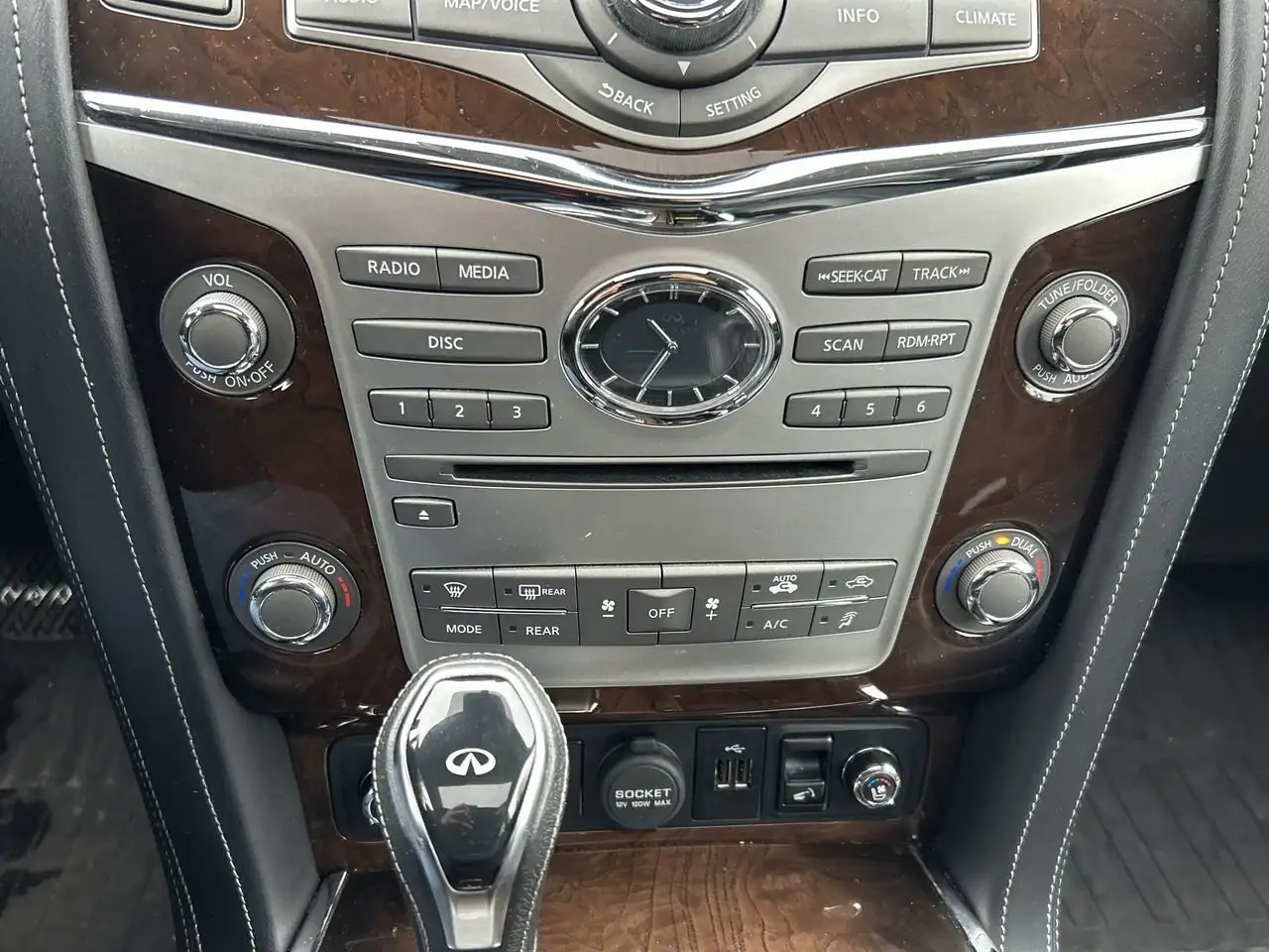 Infiniti QX80 снимка Infiniti QX80