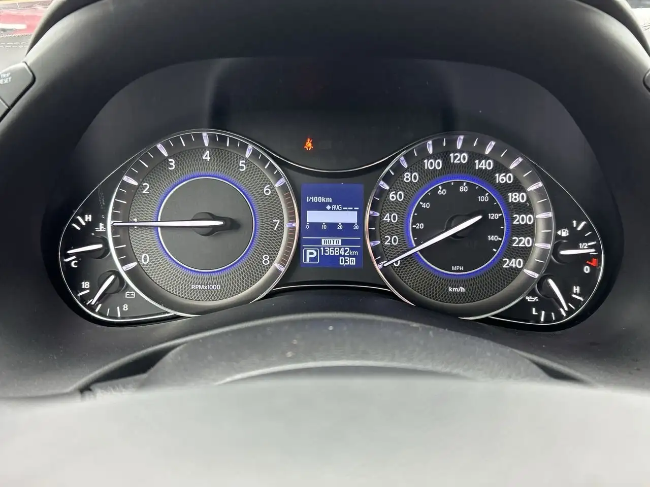 Infiniti QX80 снимка Infiniti QX80