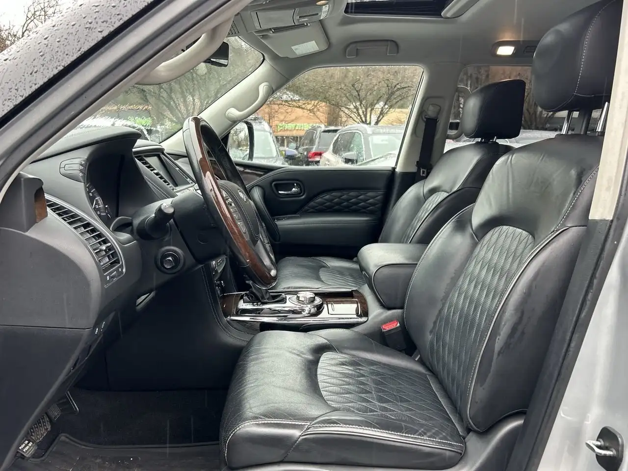Infiniti QX80 снимка Infiniti QX80
