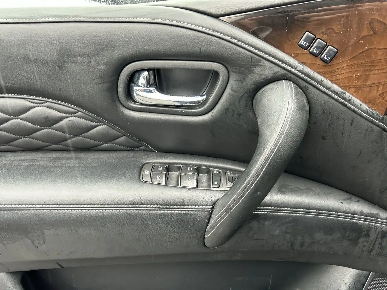 Infiniti QX80 снимка Infiniti QX80
