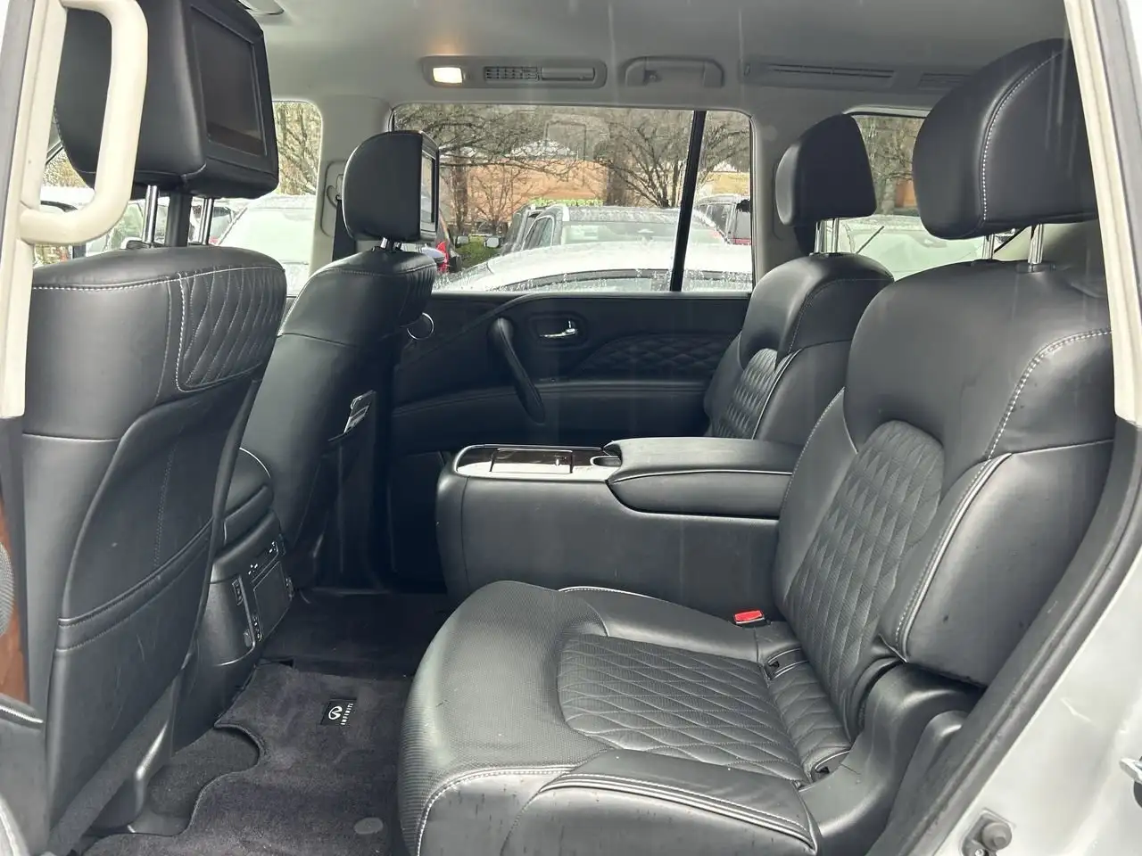 Infiniti QX80 снимка Infiniti QX80