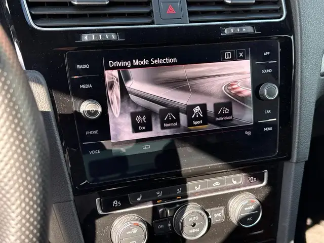 Volkswagen Golf view 12