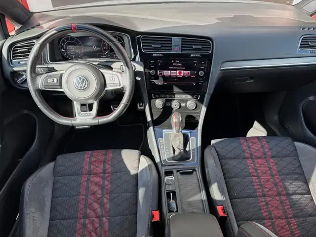 Volkswagen Golf view 6