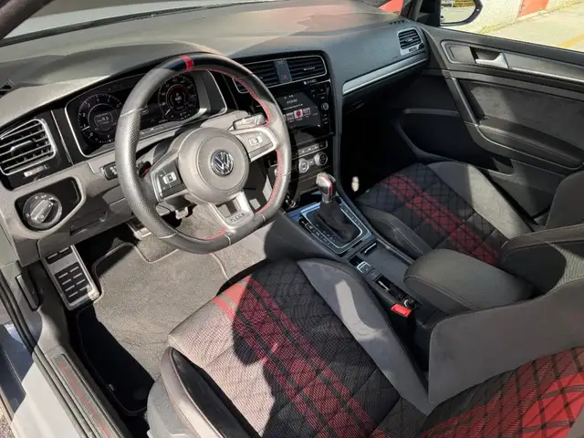 Volkswagen Golf view 5