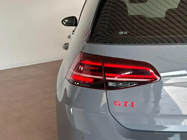 Volkswagen Golf view 14