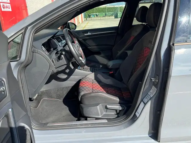 Volkswagen Golf view 9