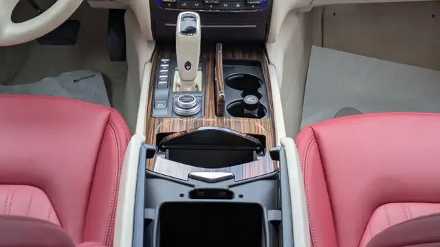 Maserati Ghibli view 15