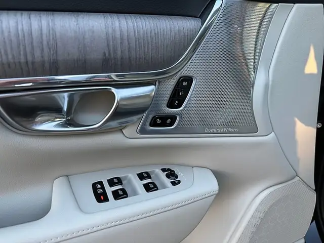 Volvo S90 T8 AWD Ultimate Dark Ansicht 9