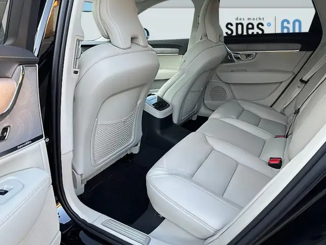Volvo S90 T8 AWD Ultimate Dark Ansicht 8