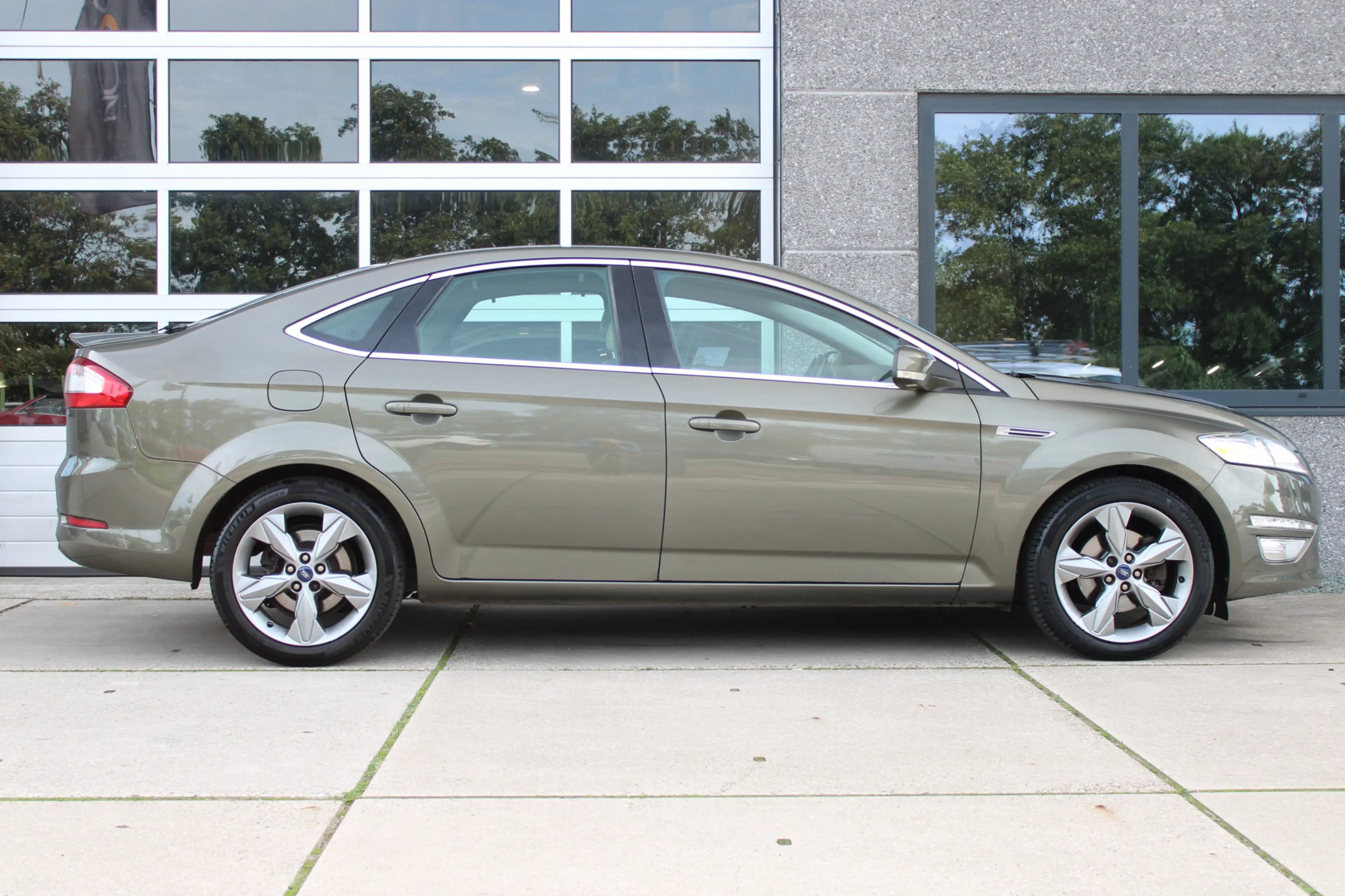 Ford Mondeo 1.6 Ecoboost 161 Pk Titanium HB Dealer Onderhouden — photo 3
