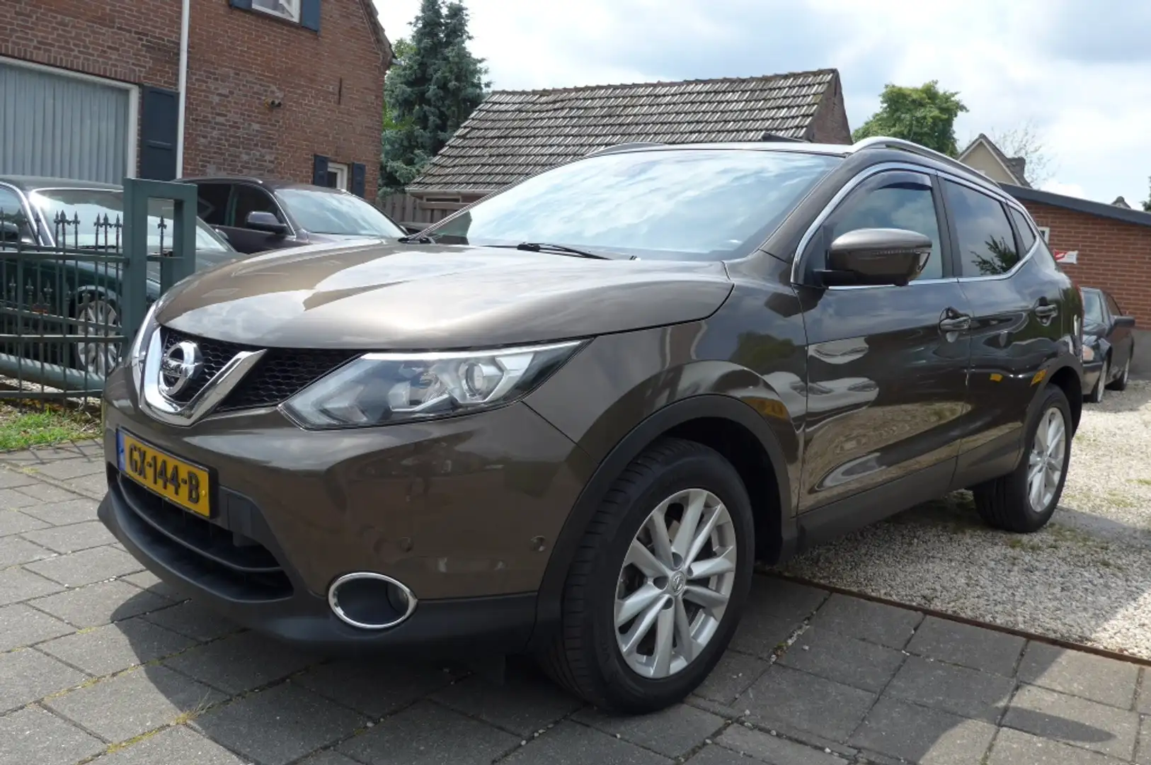 Nissan Qashqai 1.2 Tekna Leder Navi 360 cam Nwe APK Braun - 1