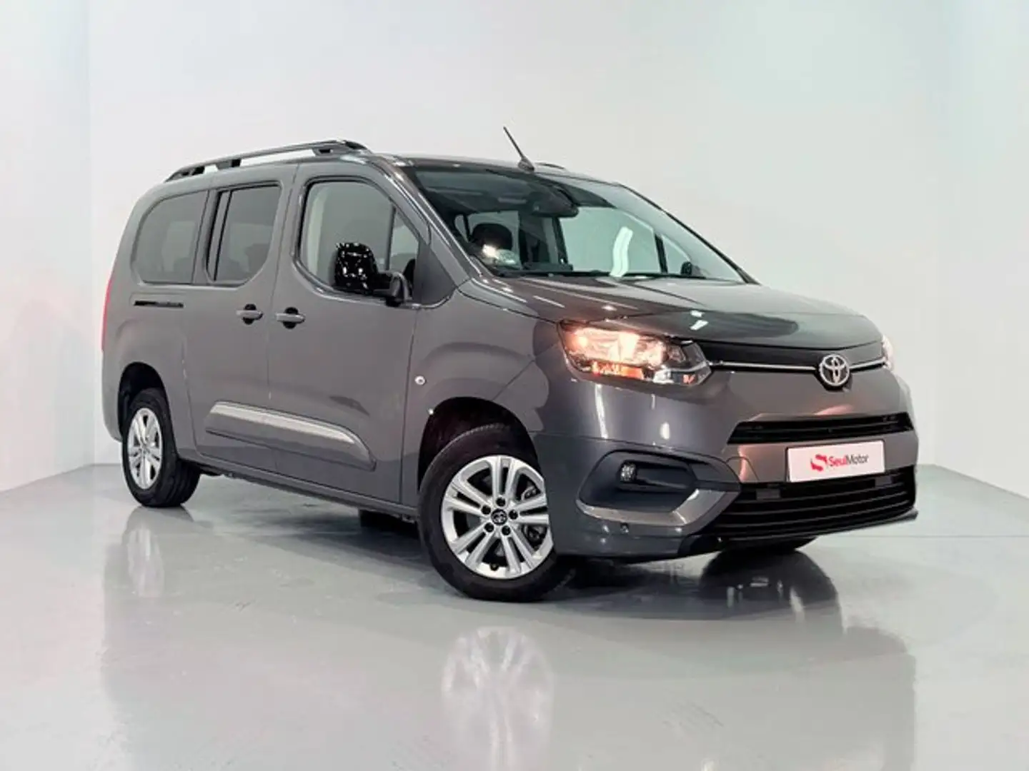 Toyota Proace Family L2 1.5D 7pl. Active Gris - 1