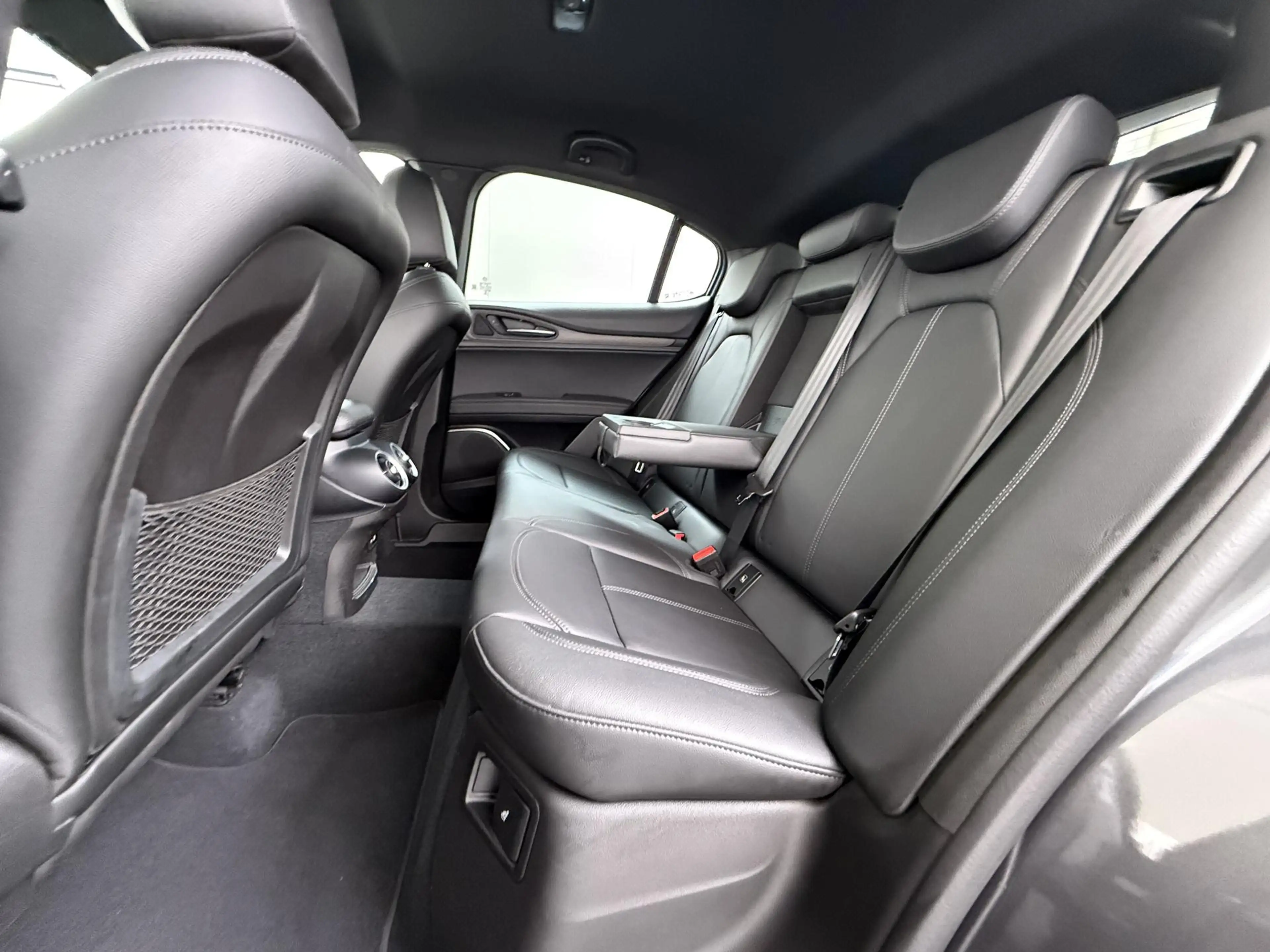 Alfa Romeo Stelvio 2.2 JTD AWD Veloce Automaat | VAN: € 34.900- VOOR: — photo 24