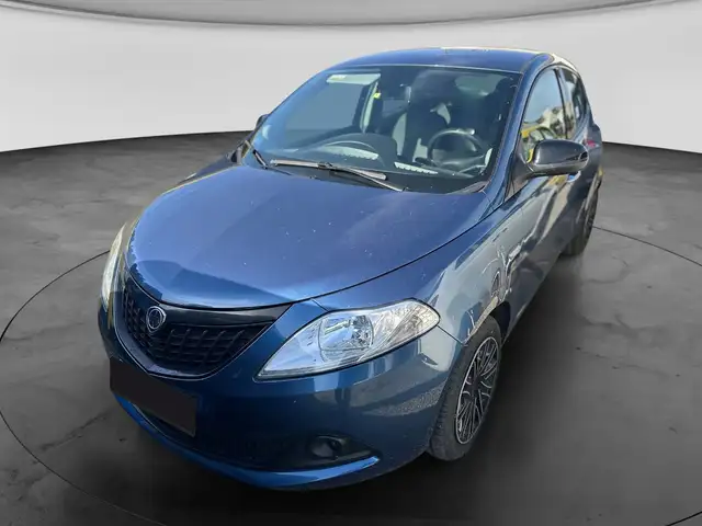 Lancia Ypsilon 1.0 FireFly Hybrid Silver