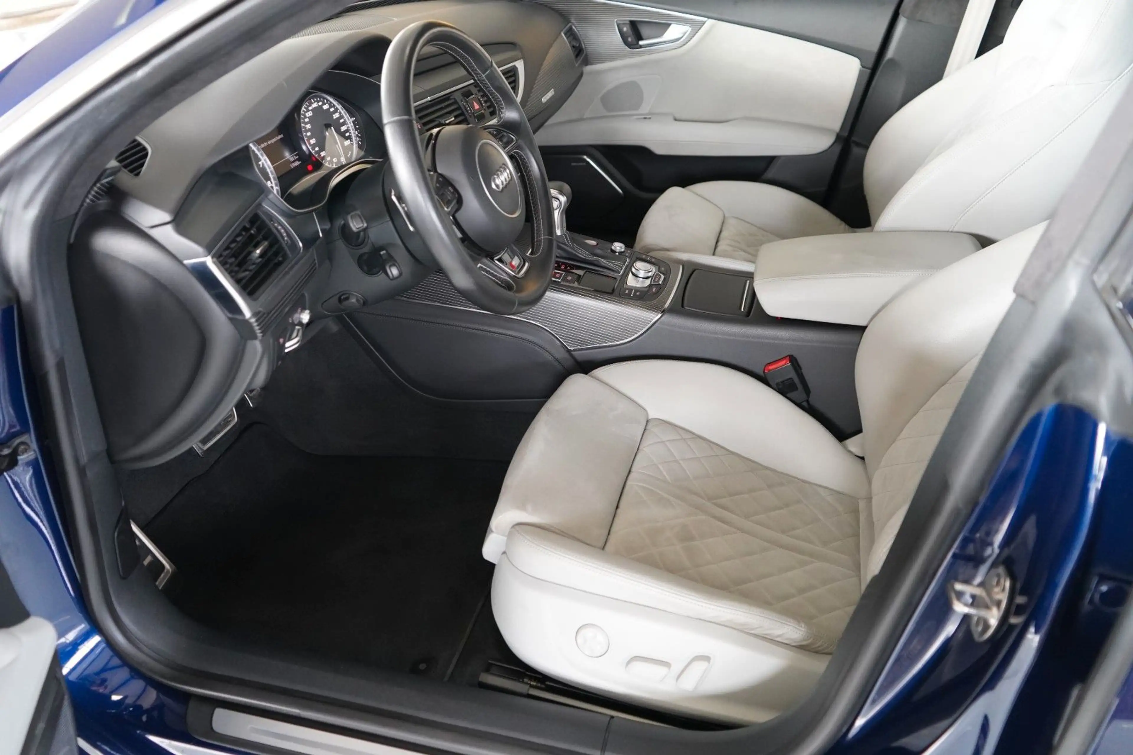 Audi S7 Sportback 4.0 TFSI quattro SOFT-CLOSE / HUD — photo 11