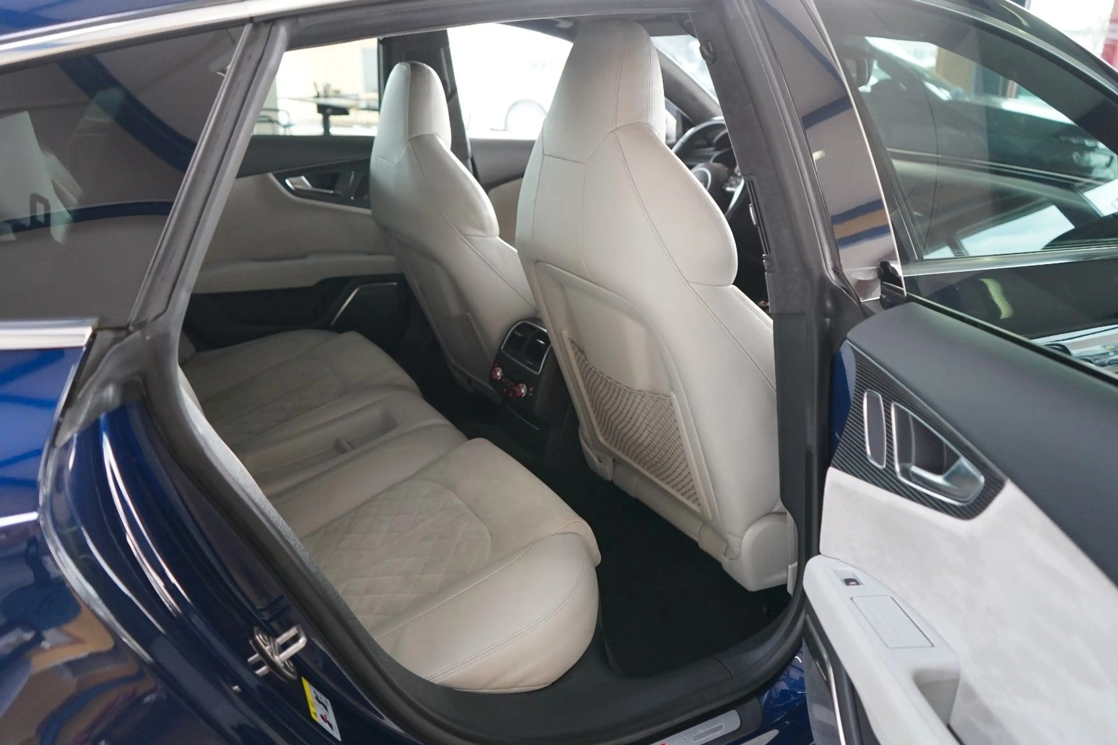 Audi S7 Sportback 4.0 TFSI quattro SOFT-CLOSE / HUD — photo 8