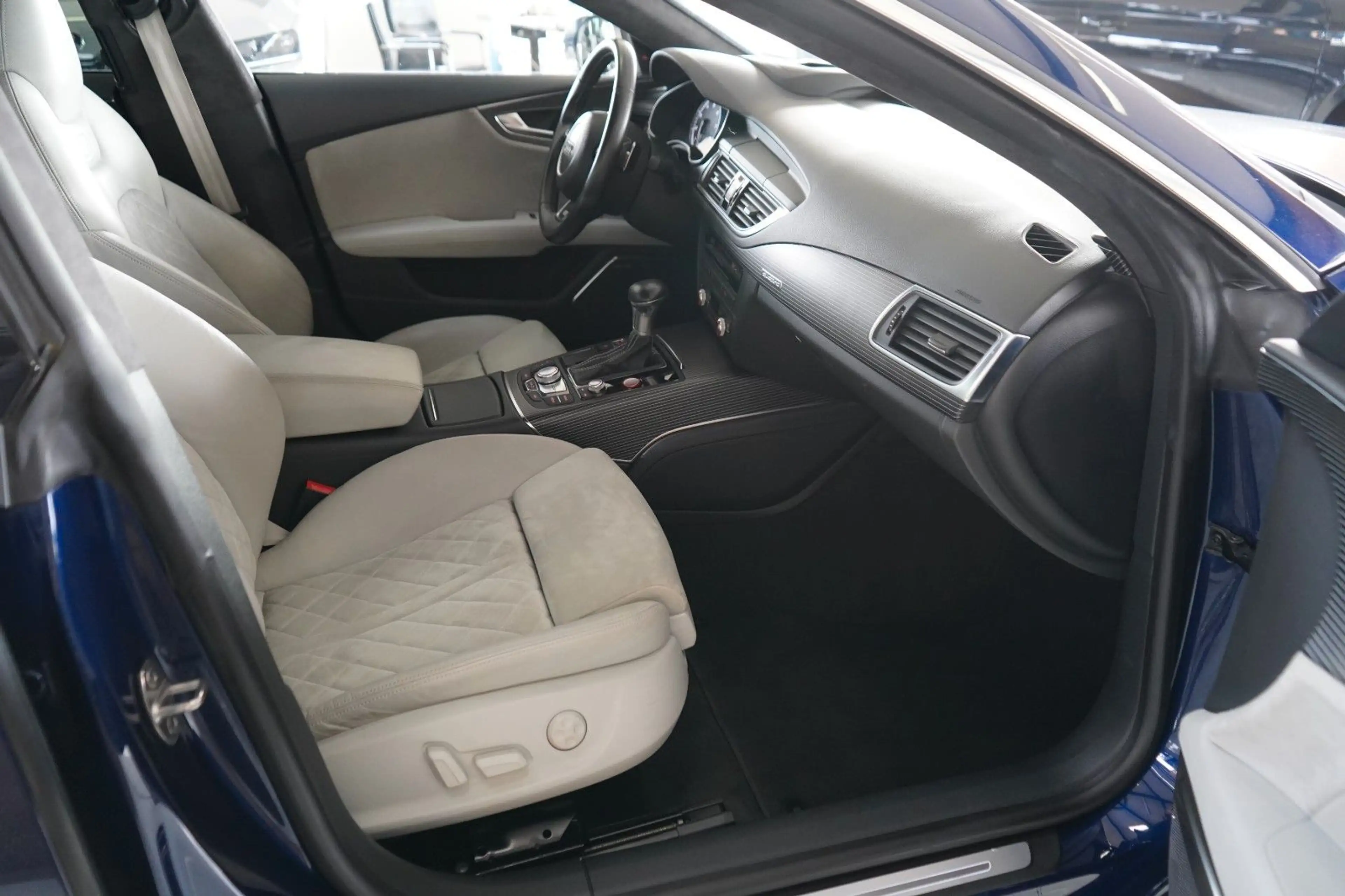 Audi S7 Sportback 4.0 TFSI quattro SOFT-CLOSE / HUD — photo 9