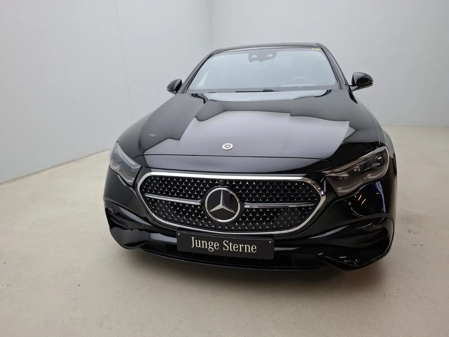 Mercedes-Benz E 200 E 200 E 200 AMG Adv Plus Pano Distr SuperScreen Burm WinterP Schwarz - 2