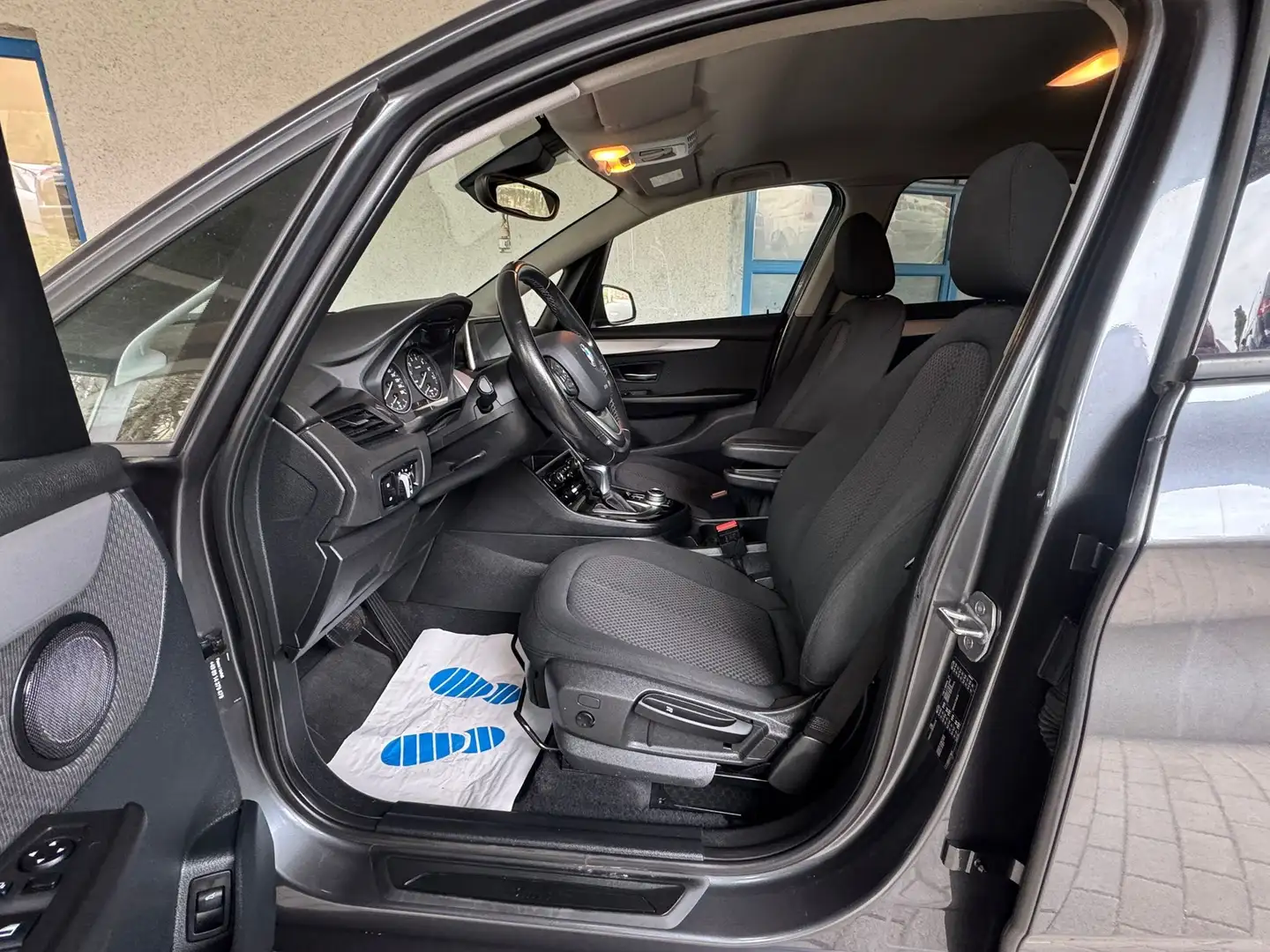 BMW 218 218 i Advantage ** Automatik ** Tüv Neu ** Grau - 2