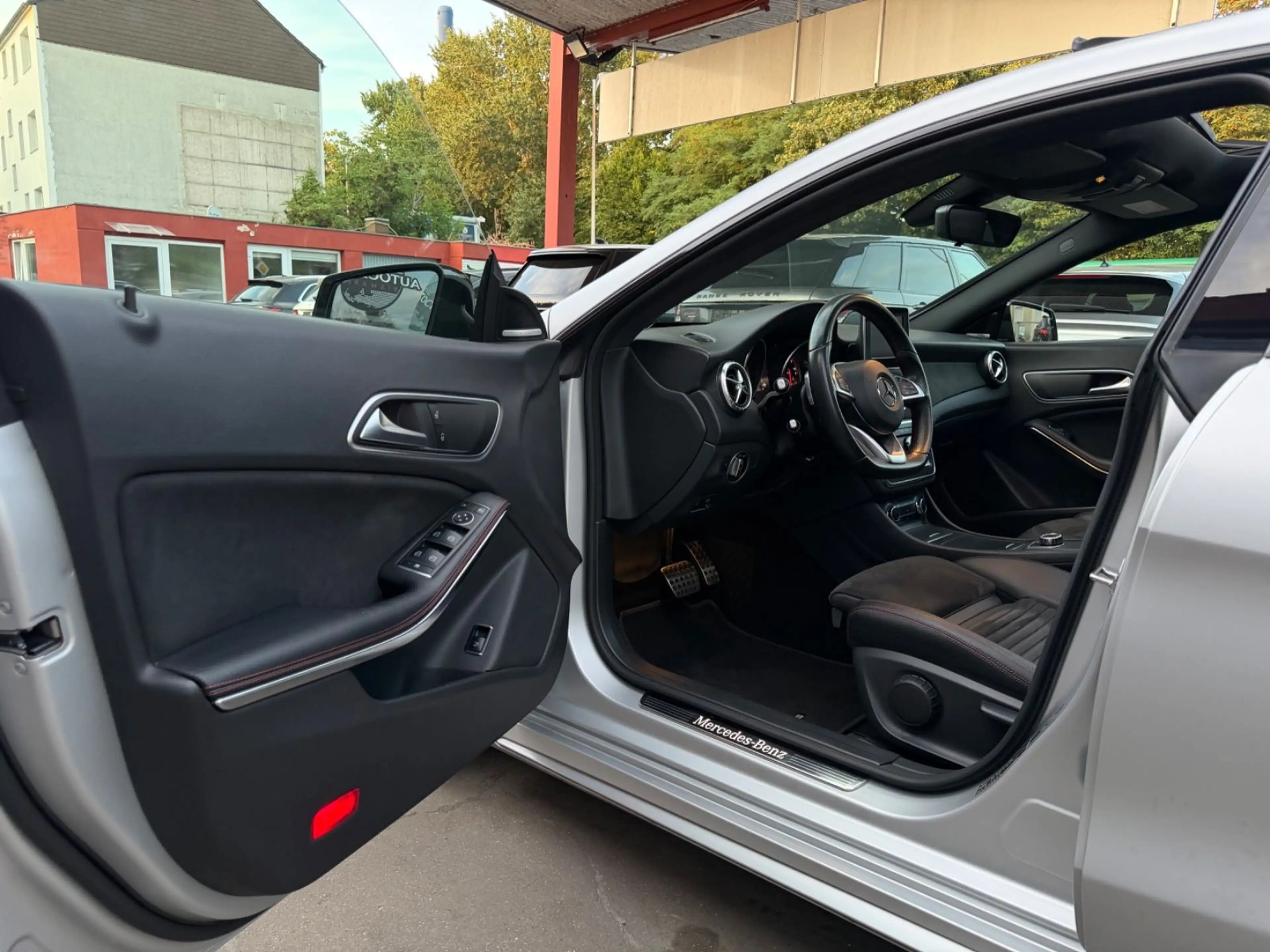 Mercedes-Benz CLA 220 d AMG-LINE/PANORAMA/LED/NAVI/AMBIENTE — photo 9