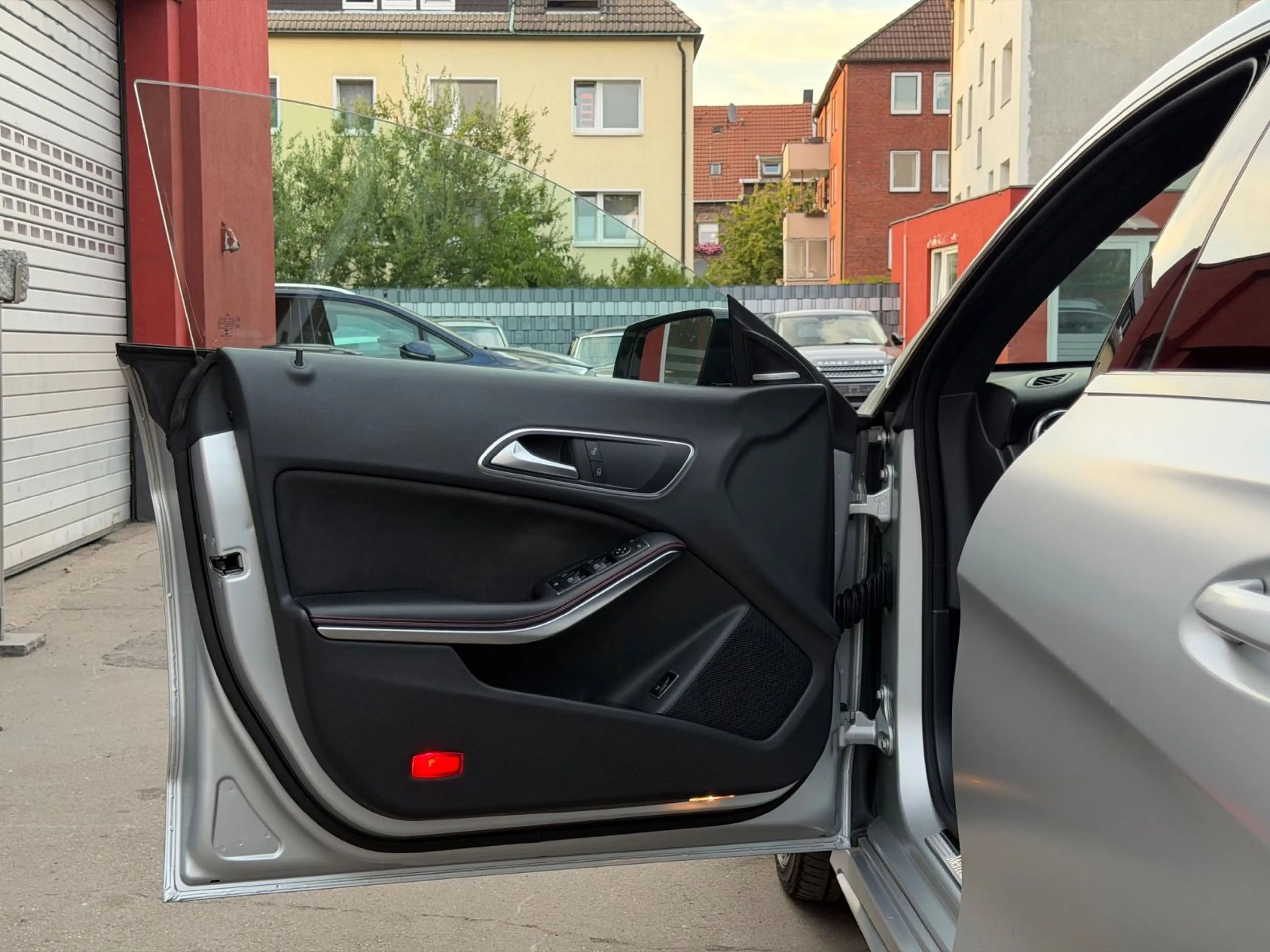 Mercedes-Benz CLA 220 d AMG-LINE/PANORAMA/LED/NAVI/AMBIENTE — photo 8