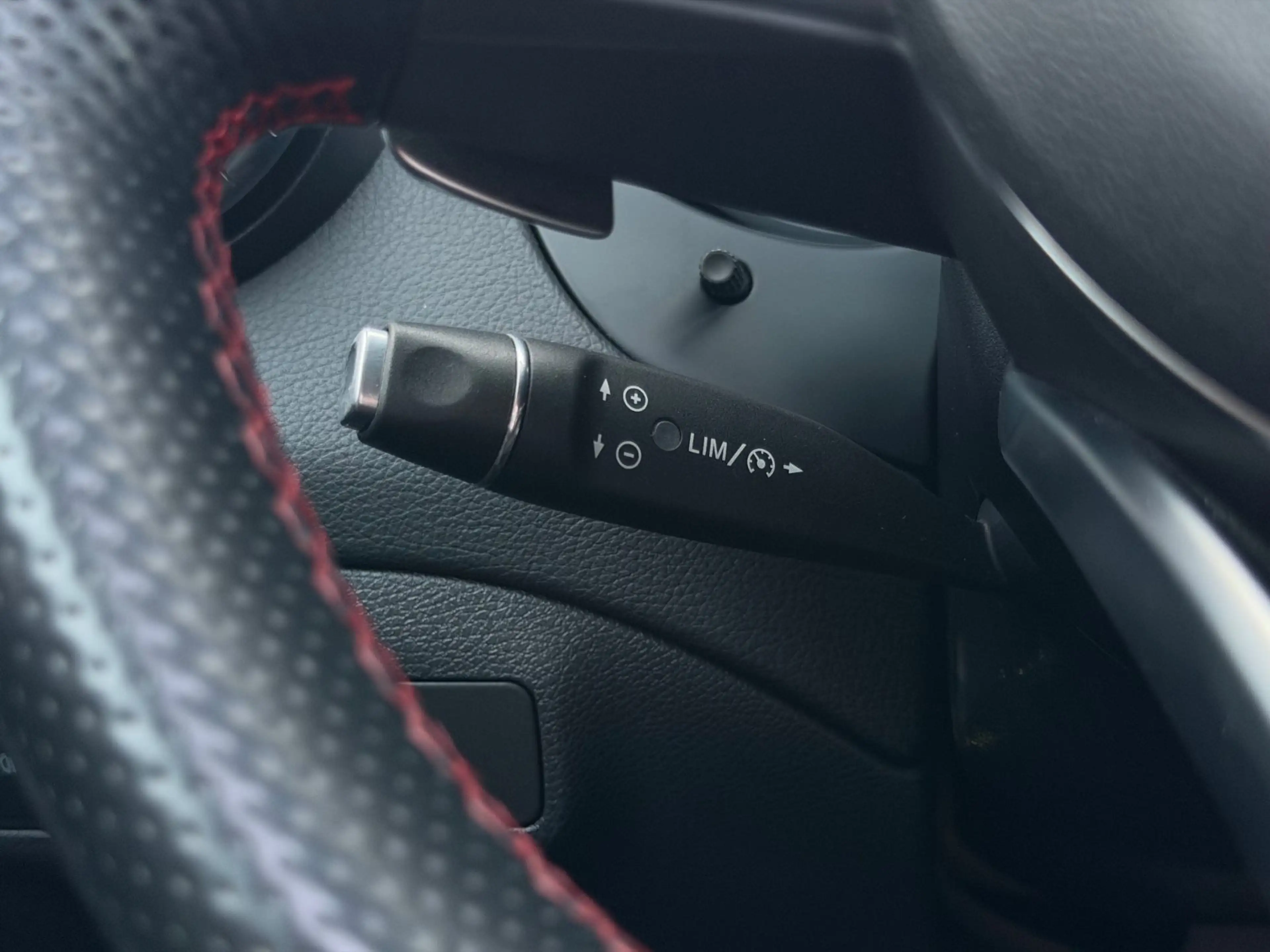 Mercedes-Benz CLA 220 d AMG-LINE/PANORAMA/LED/NAVI/AMBIENTE — photo 14