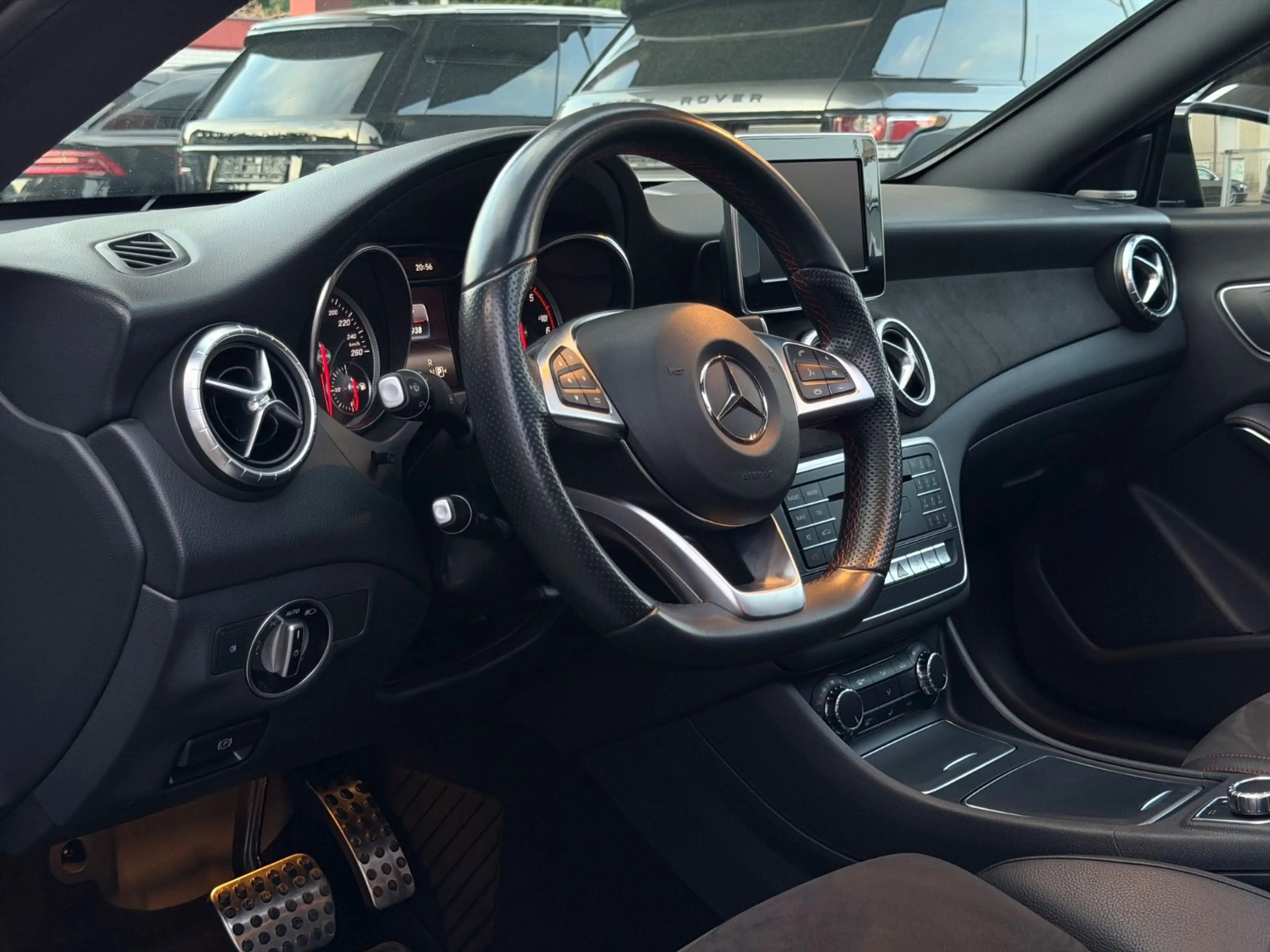 Mercedes-Benz CLA 220 d AMG-LINE/PANORAMA/LED/NAVI/AMBIENTE — photo 10
